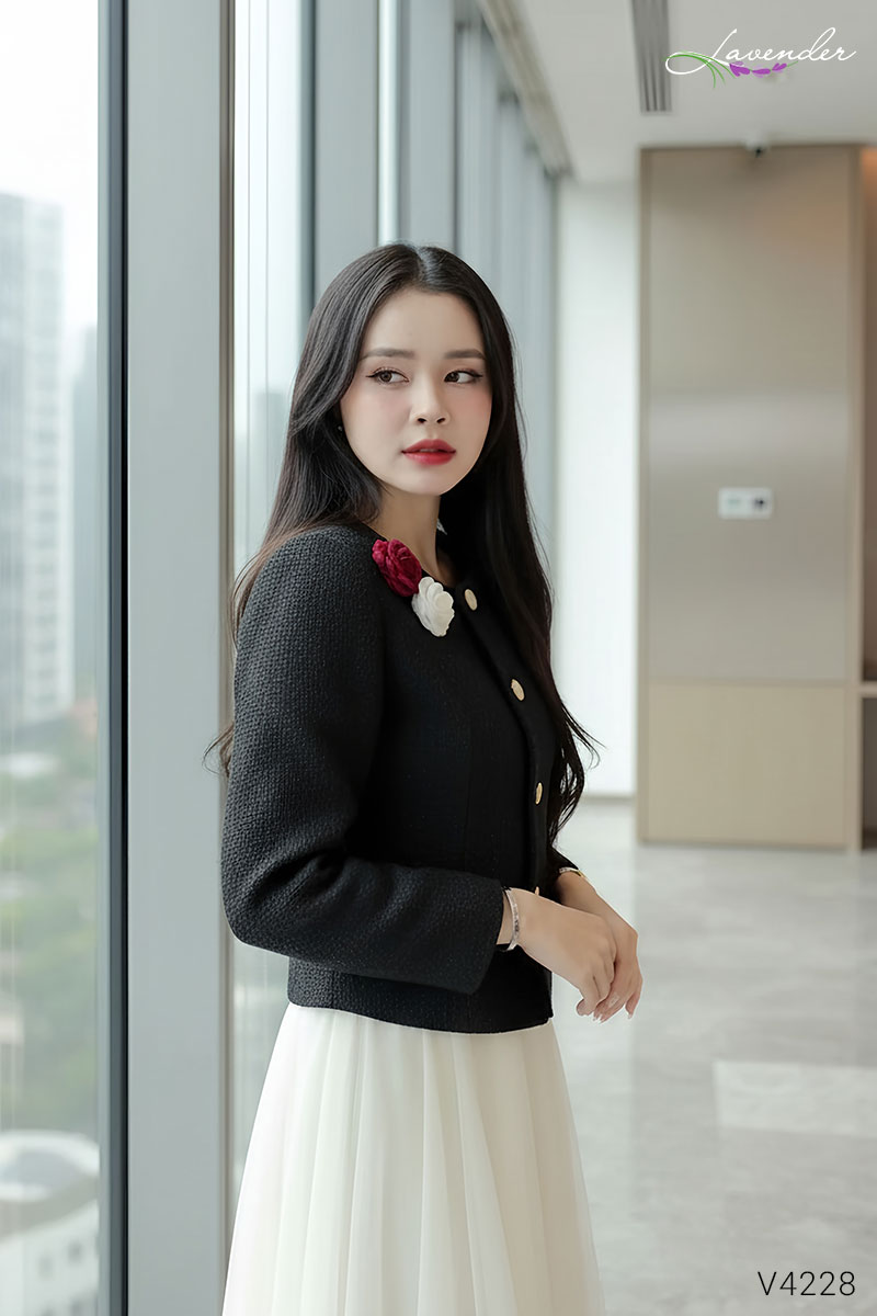 Áo dạ tweed cổ tròn đính hoa vai V4228