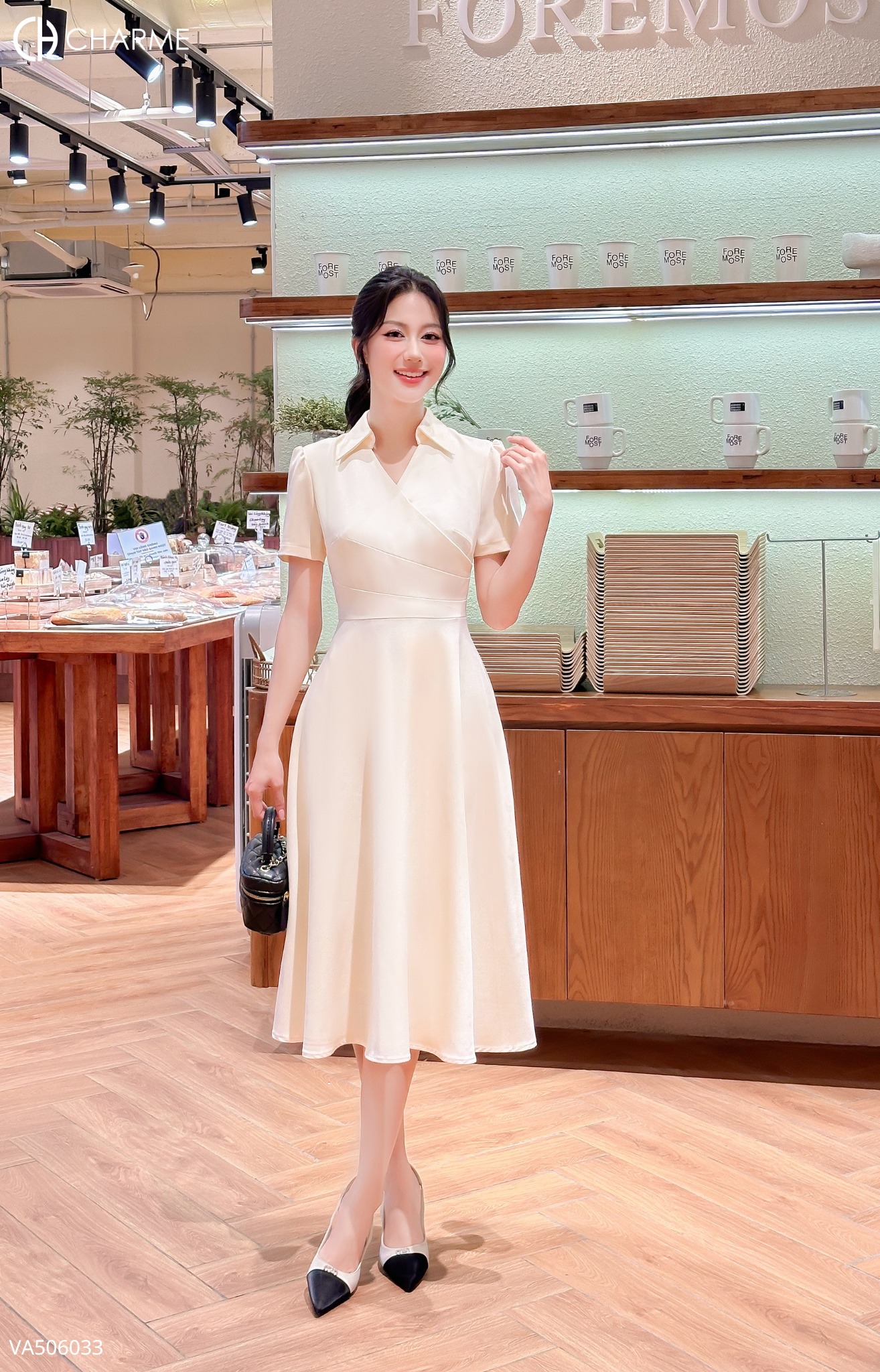 Váy dáng xòe cổ V phối