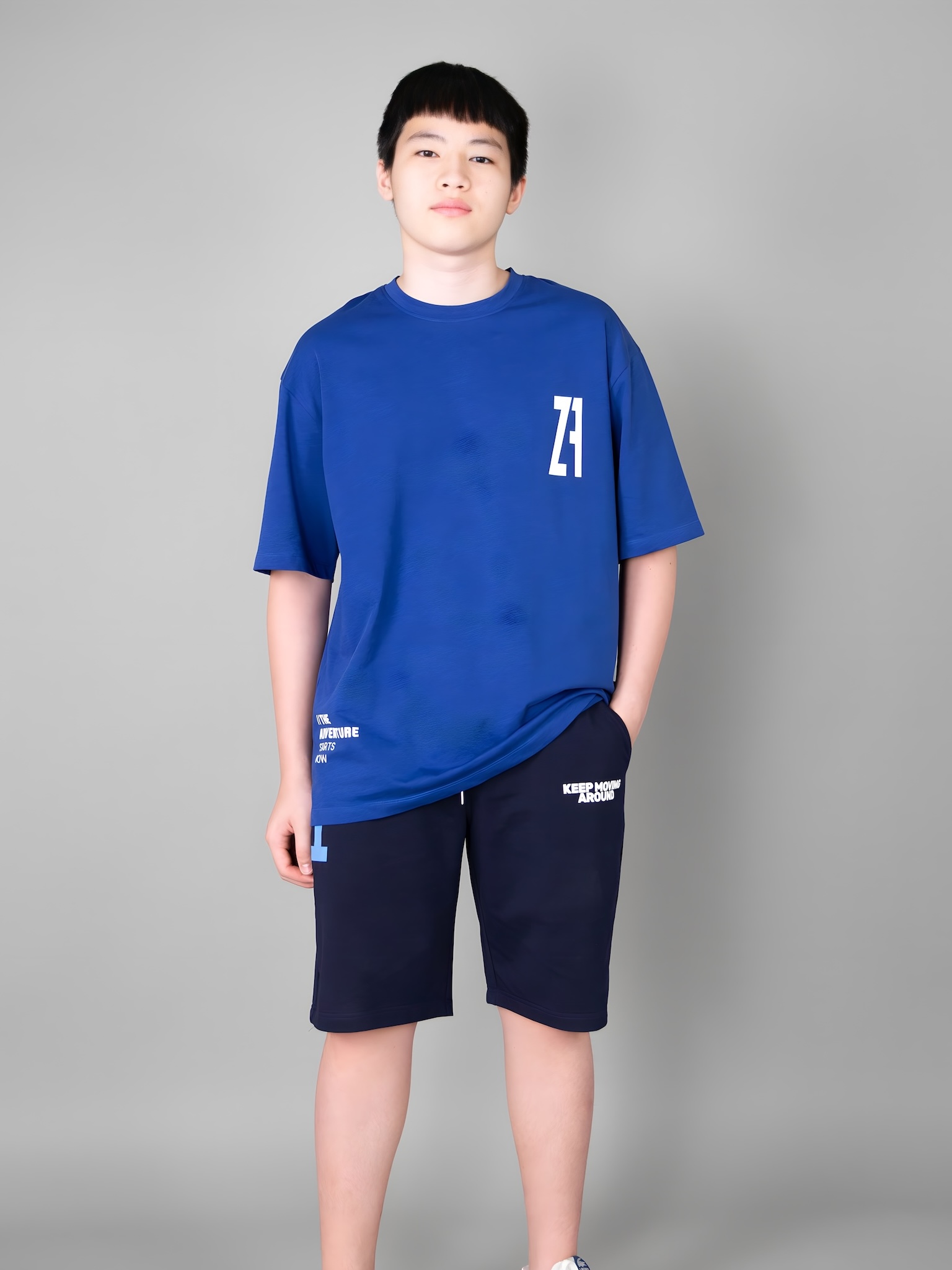 Áo phông bé trai dáng rộng màu coban chữ trắng_thumbnail_0