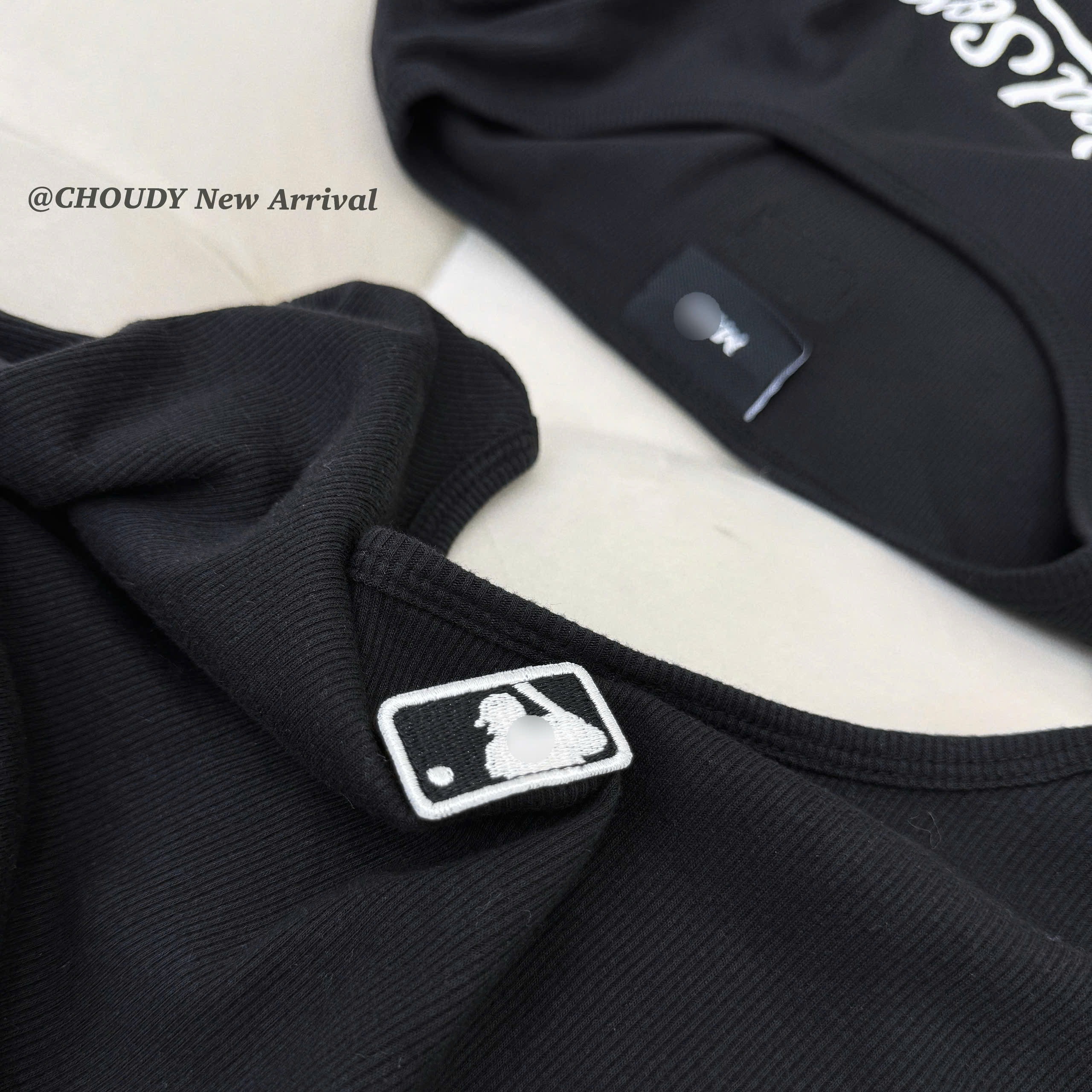 A317 ÁO THUN TAY DÀI ĐEN_thumbnail_4