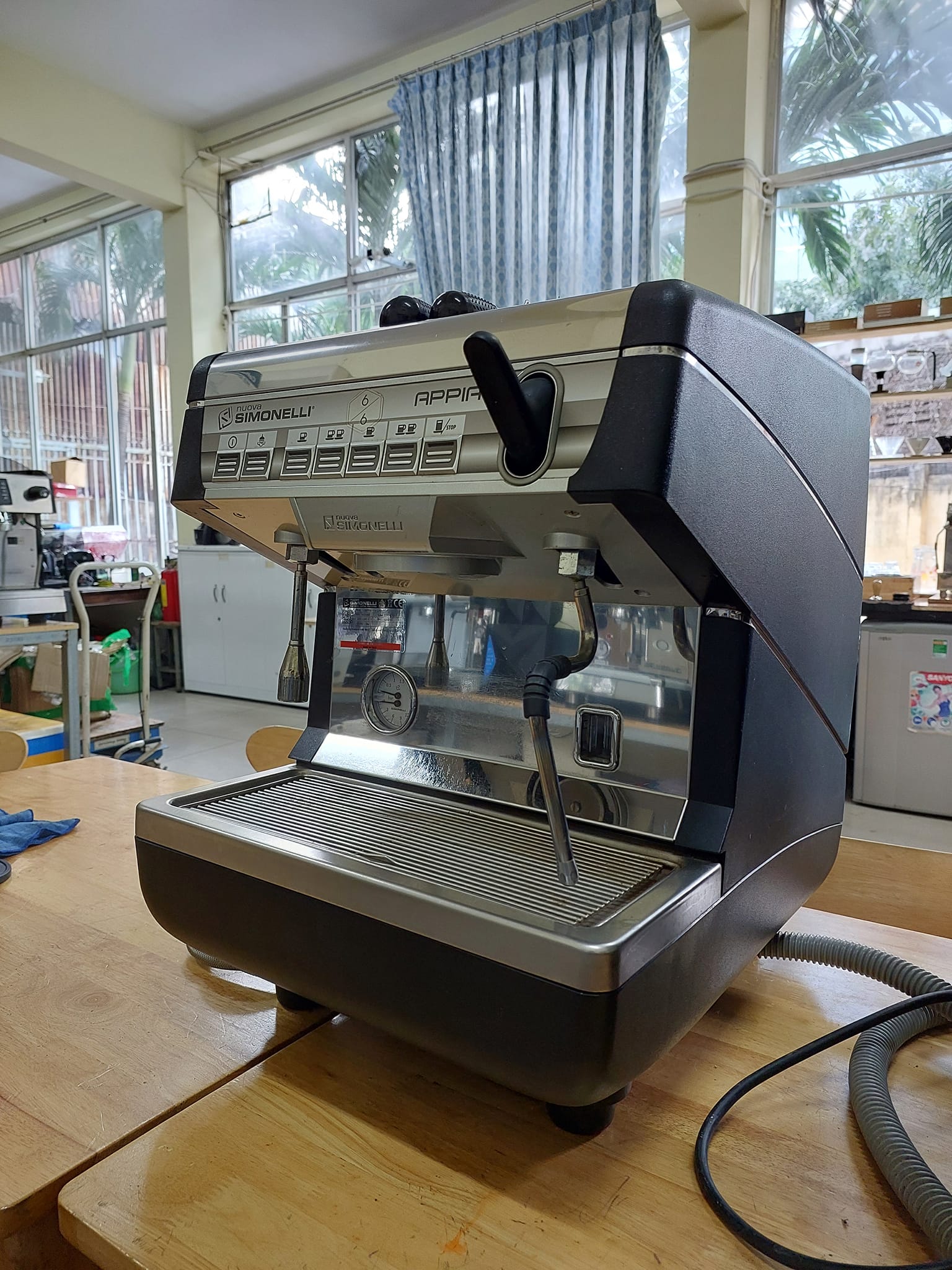 Cho thuê máy pha cà phê Nuova Simonelli – Nhanh trong ngày, có kèm máy xay, chỉ từ 90k/ngày