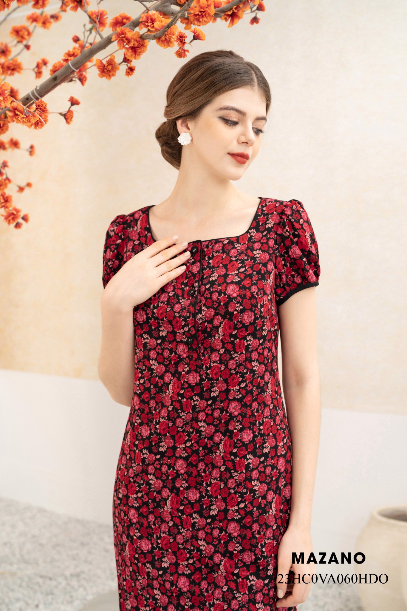 Đầm suông đỏ đính khuy trang trí_thumbnail_2