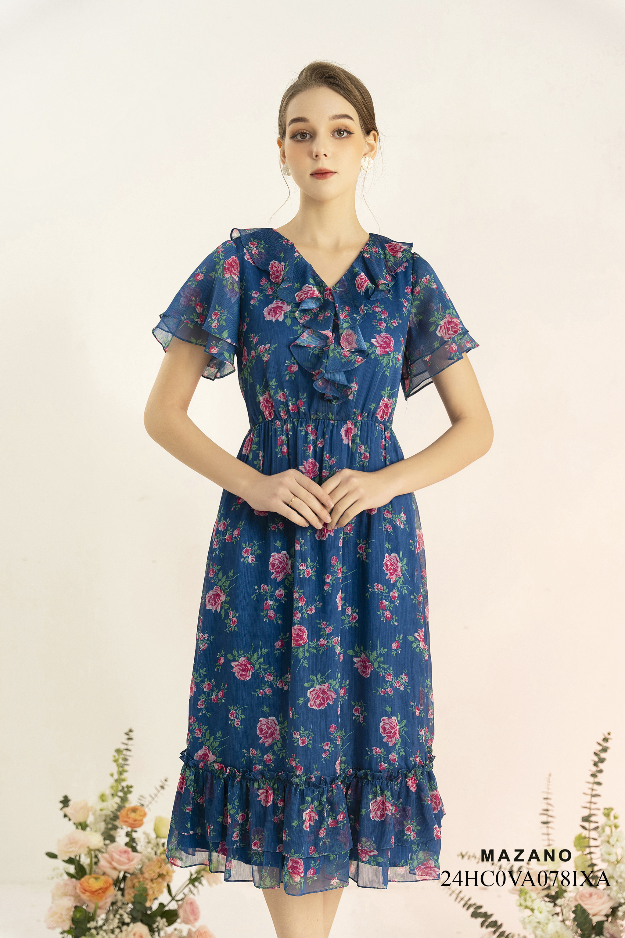 Đầm trang trí bèo hoa hồng nền xanh_thumbnail_1