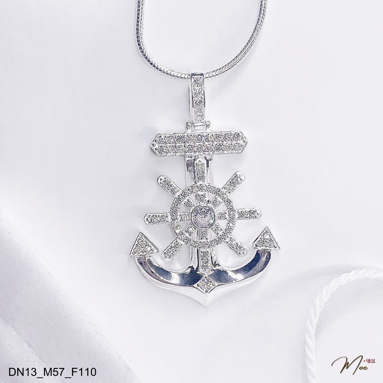 MN28 - Mặt dây chuyền nam mỏ neo & bánh lái nạm đá