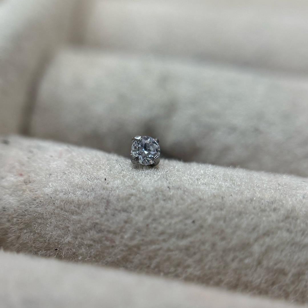 Mũi C kim cương trắng chấu size 2.