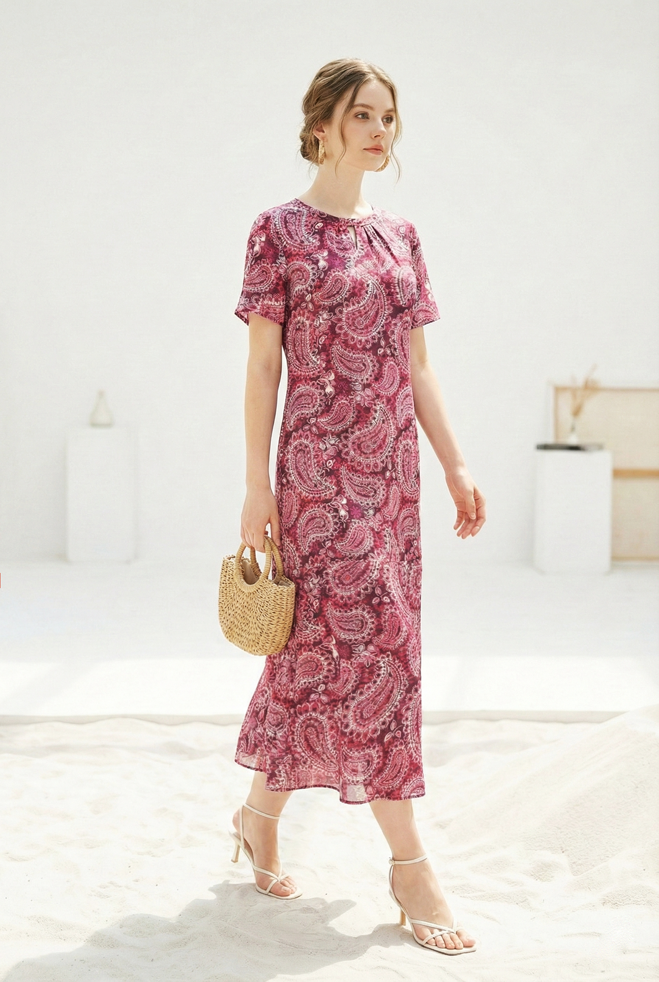 Đầm vải thô lụa đỏ hồng in họa tiết cách điệu dáng suông cổ tròn tay ngắn thiết kế MAZANO