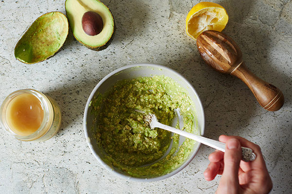 Hướng dẫn 6 loại mặt nạ dưỡng môi giúp loại bỏ thâm xỉn, khô nẻ