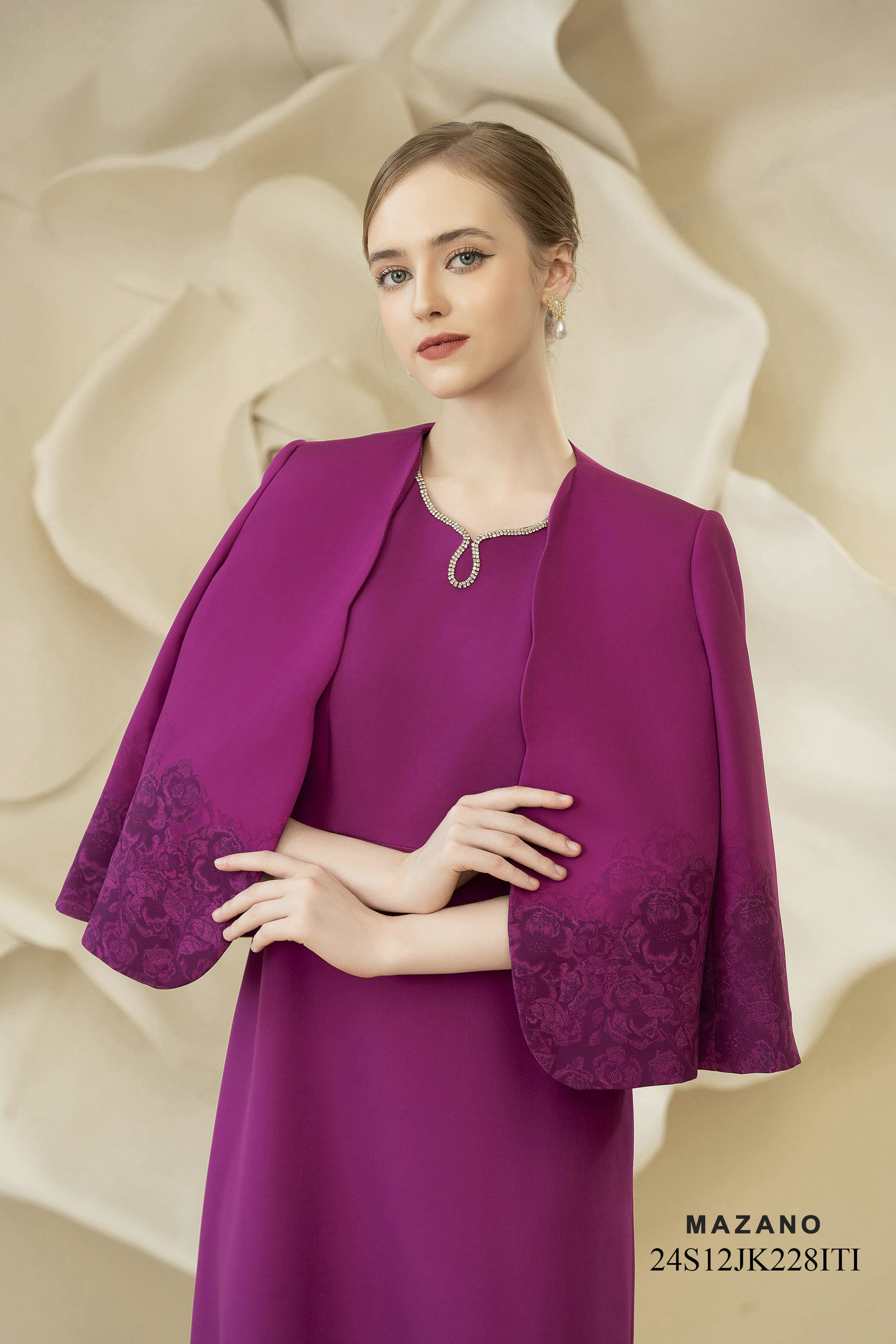 Áo khoác ngắn Suông Vải thô cao cấp Họa tiết in hoa chìm Dài dưới eo - Mẫu 24S12JK228ITI_thumbnail_2