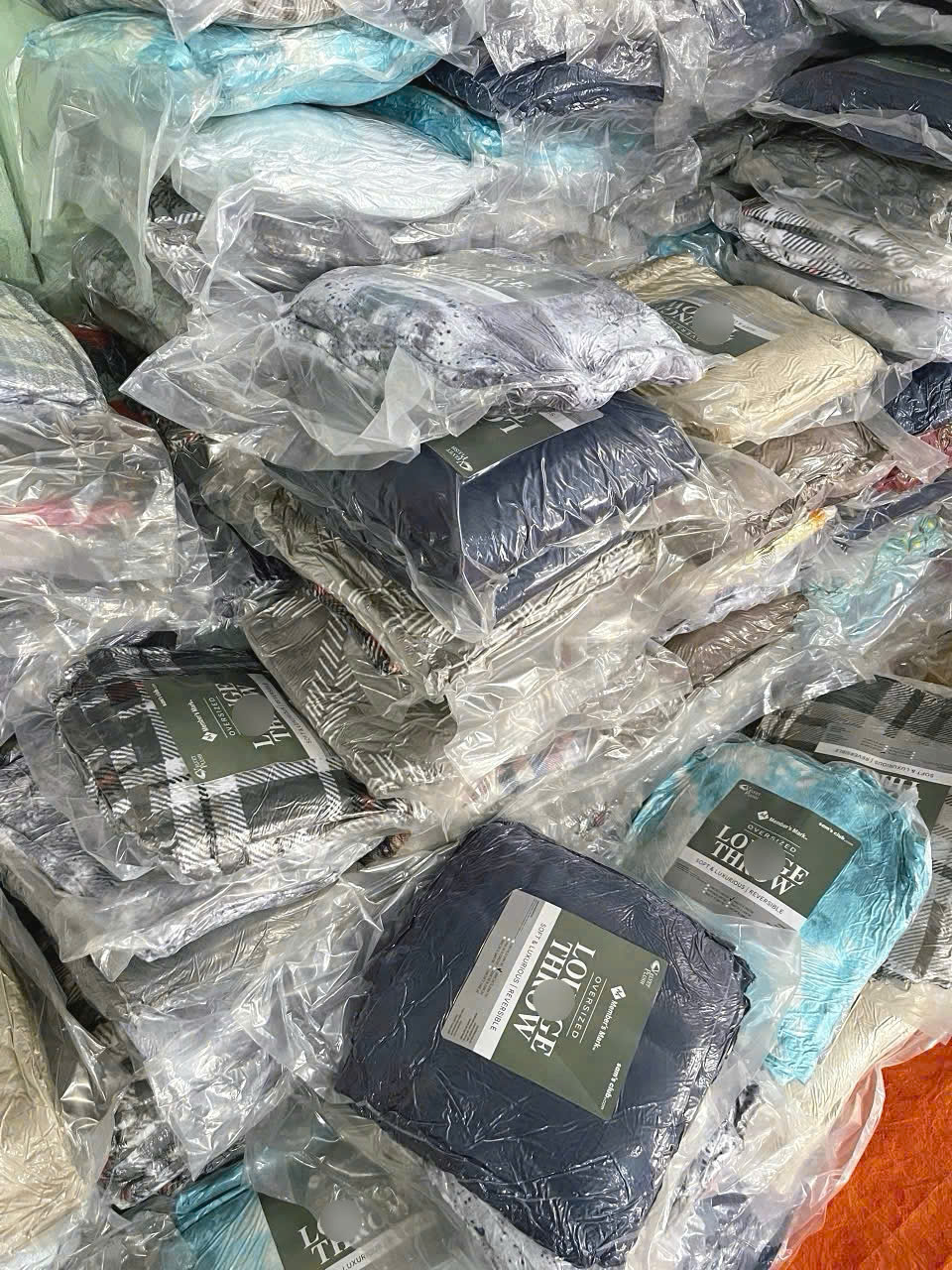 C106 CHĂN LÔNG (BÁN MÀU NGẪU NHIÊN)_thumbnail_2