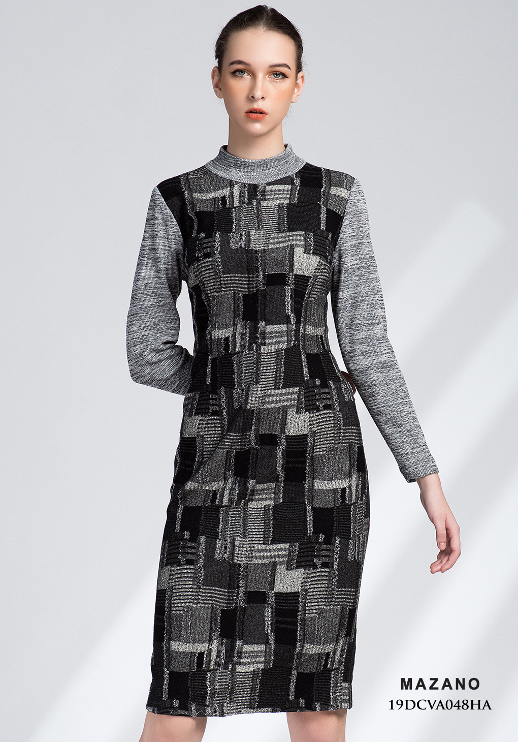 Đầm len kẻ xám