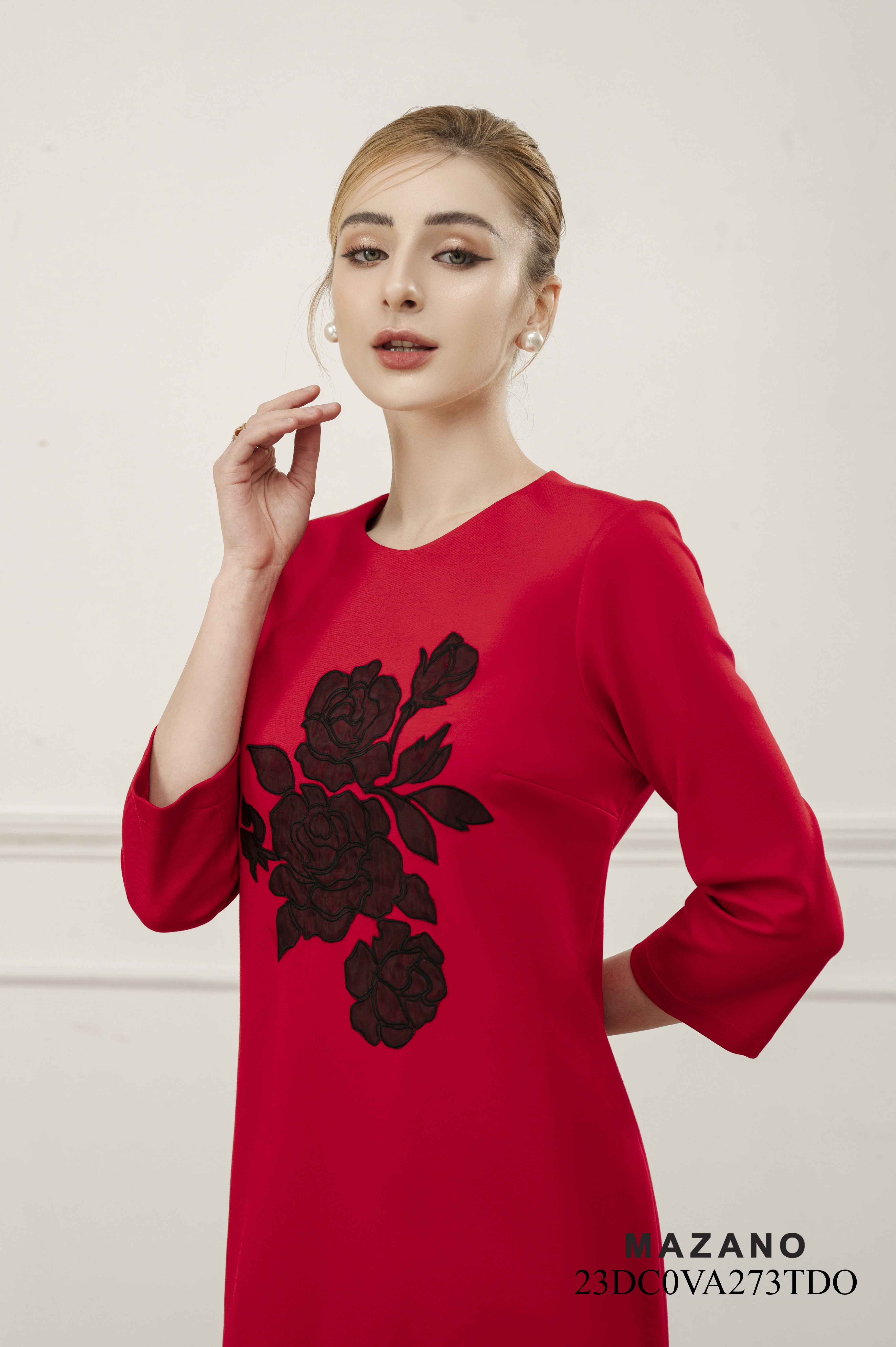 Đầm thêu họa tiết hoa hồng_thumbnail_3