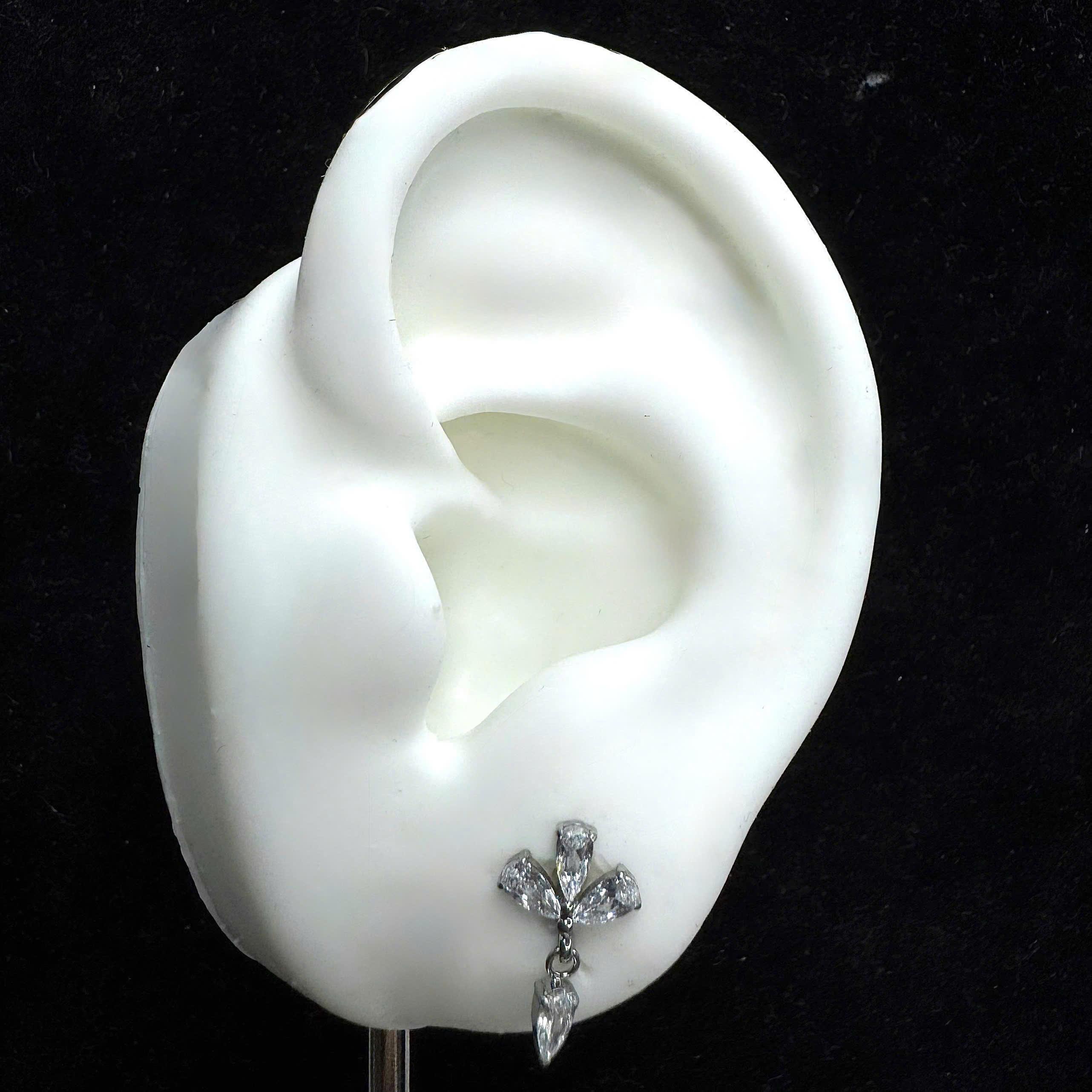 Khuyên kiểu 3 đá lớn rơi dẹt