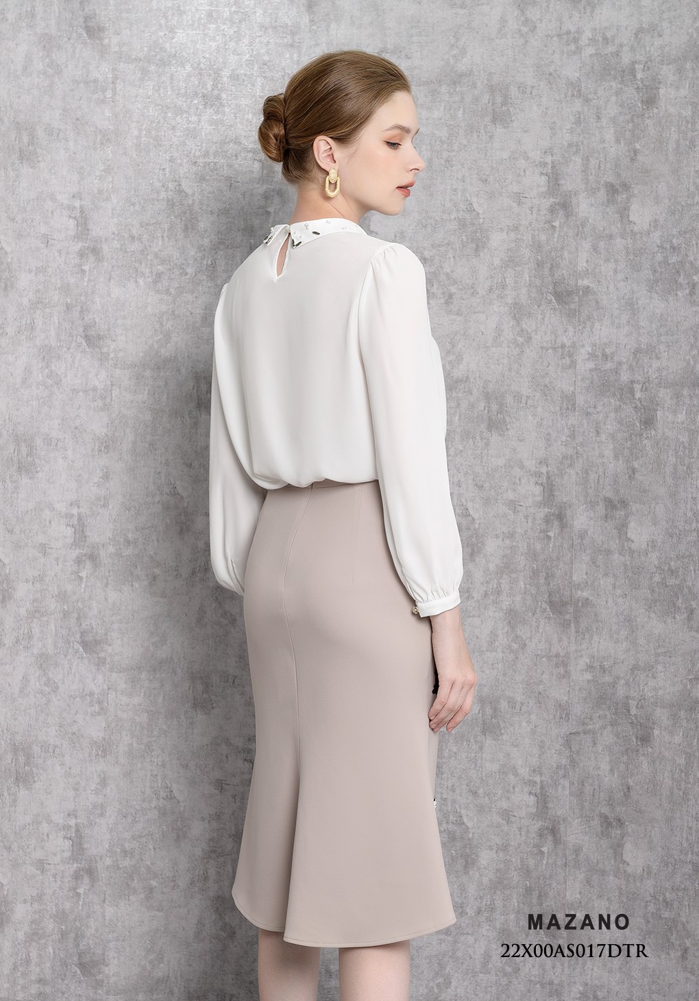 Áo sơ mi trắng tay bồng cổ cách điệu đính cườm_thumbnail_2