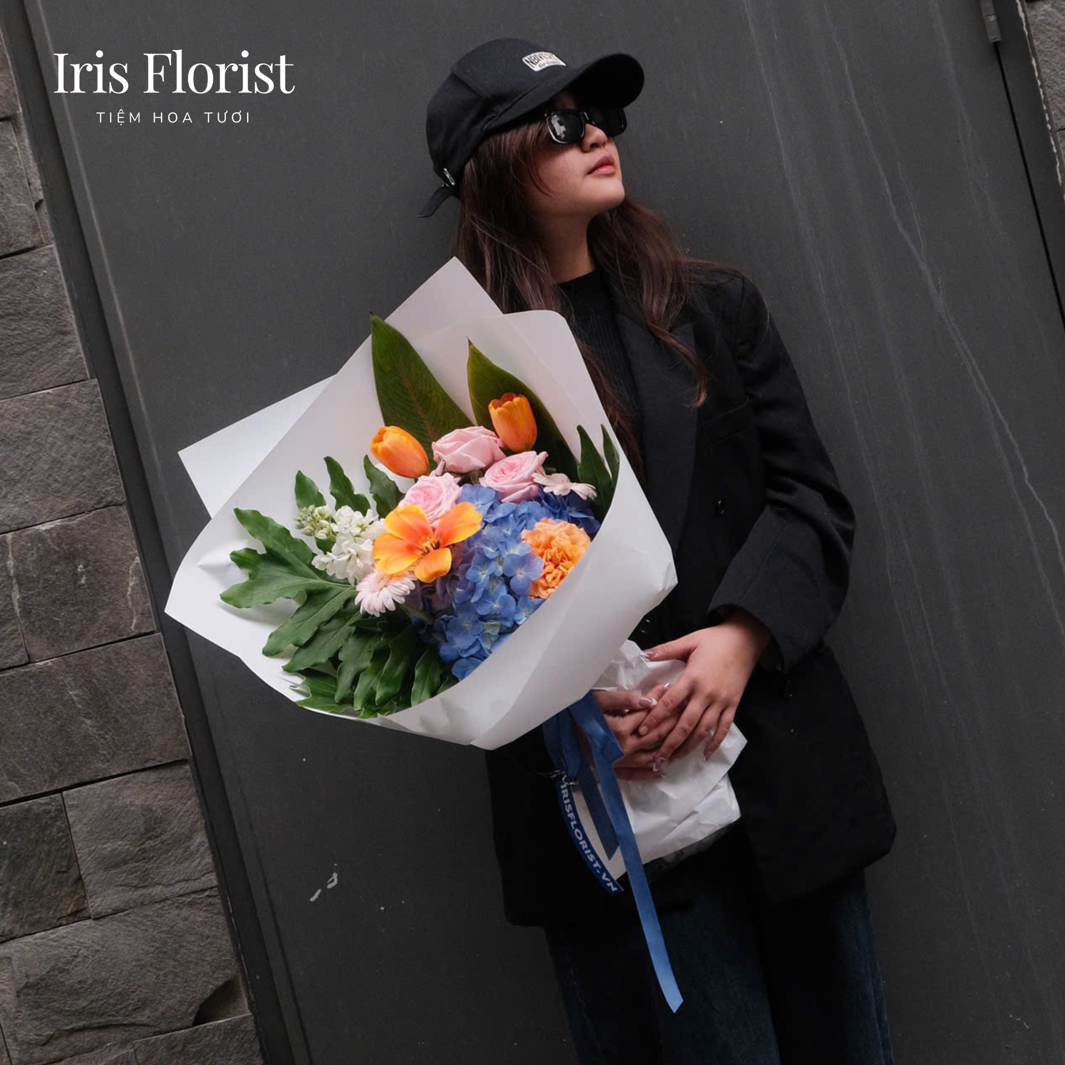 Bó Cẩm tú cầu xanh blue mix Tulip Cam