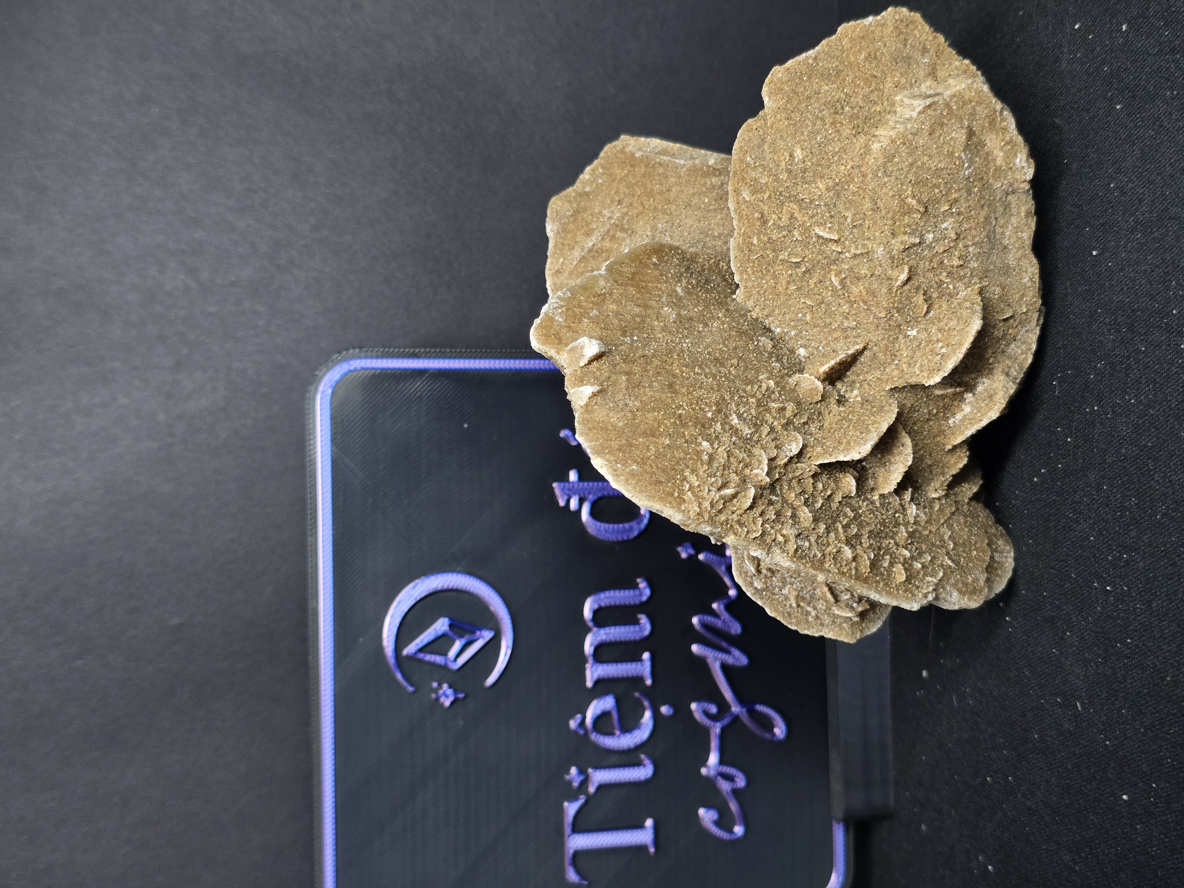 Tinh Thể Hoa Hồng Sa Mạc Desert Rose (có phản ứng UV) - Nội Mông