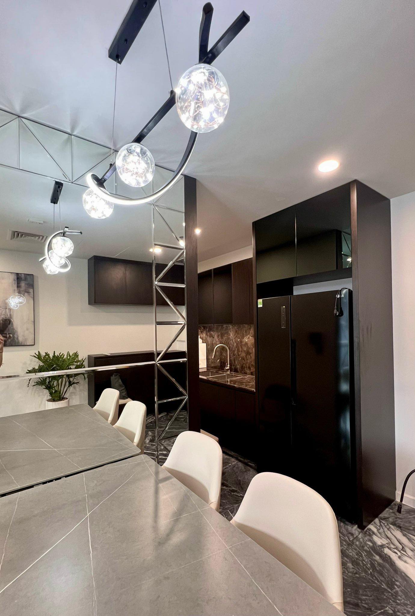 Bán căn hộ 2PN ở vị trí góc siêu đẹp, có sân vườn_thumbnail_1