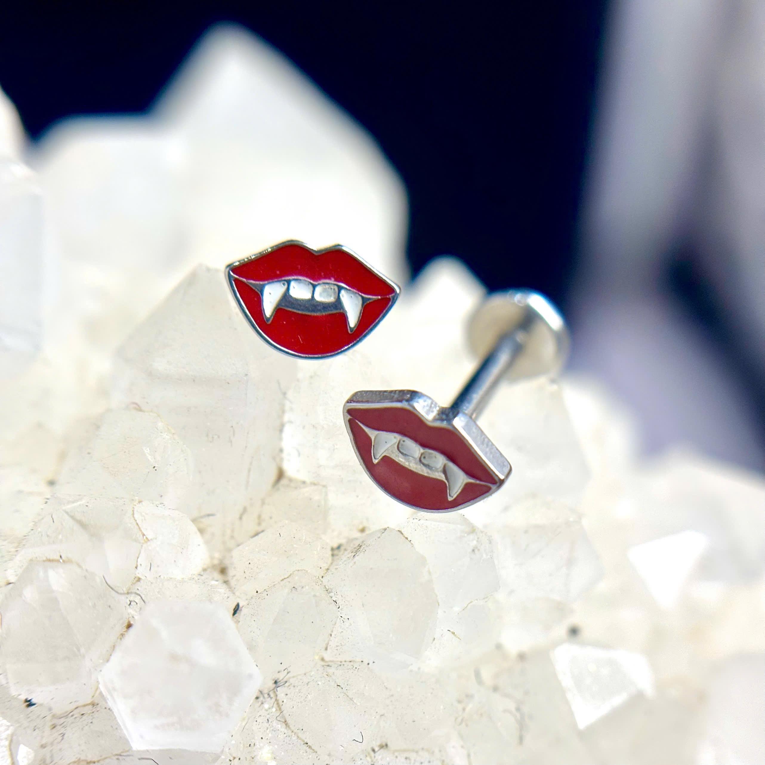 Khuyên kiểu môi đỏ dẹt_thumbnail_1