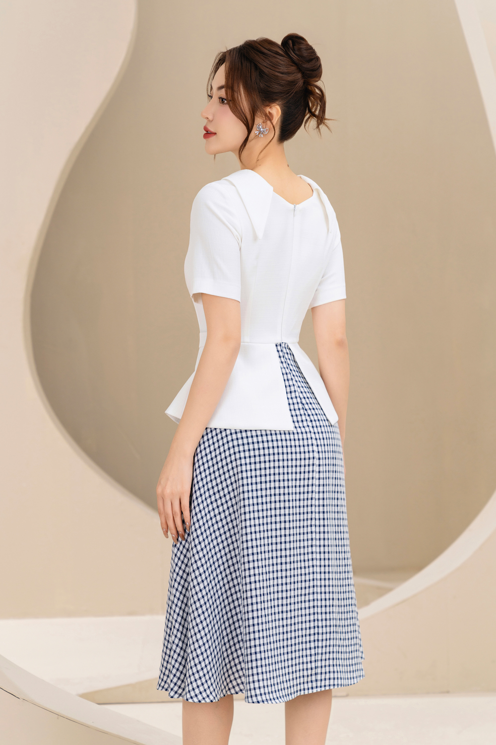 Đầm xoè peplum trắng phối chân váy kẻ_thumbnail_1