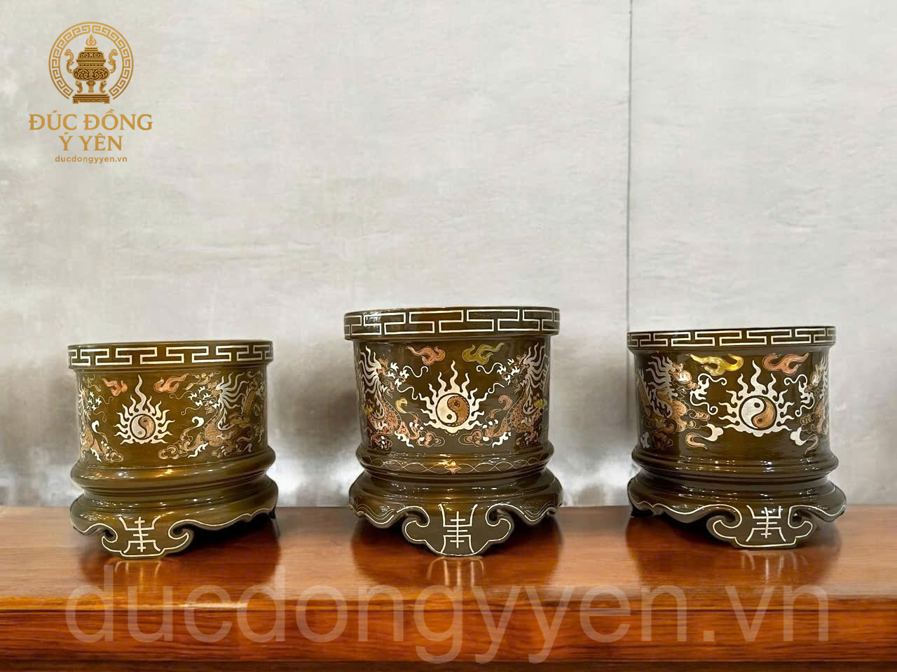 Bát hương khảm tam khí dát điểm vàng đúc đồng đỏ 