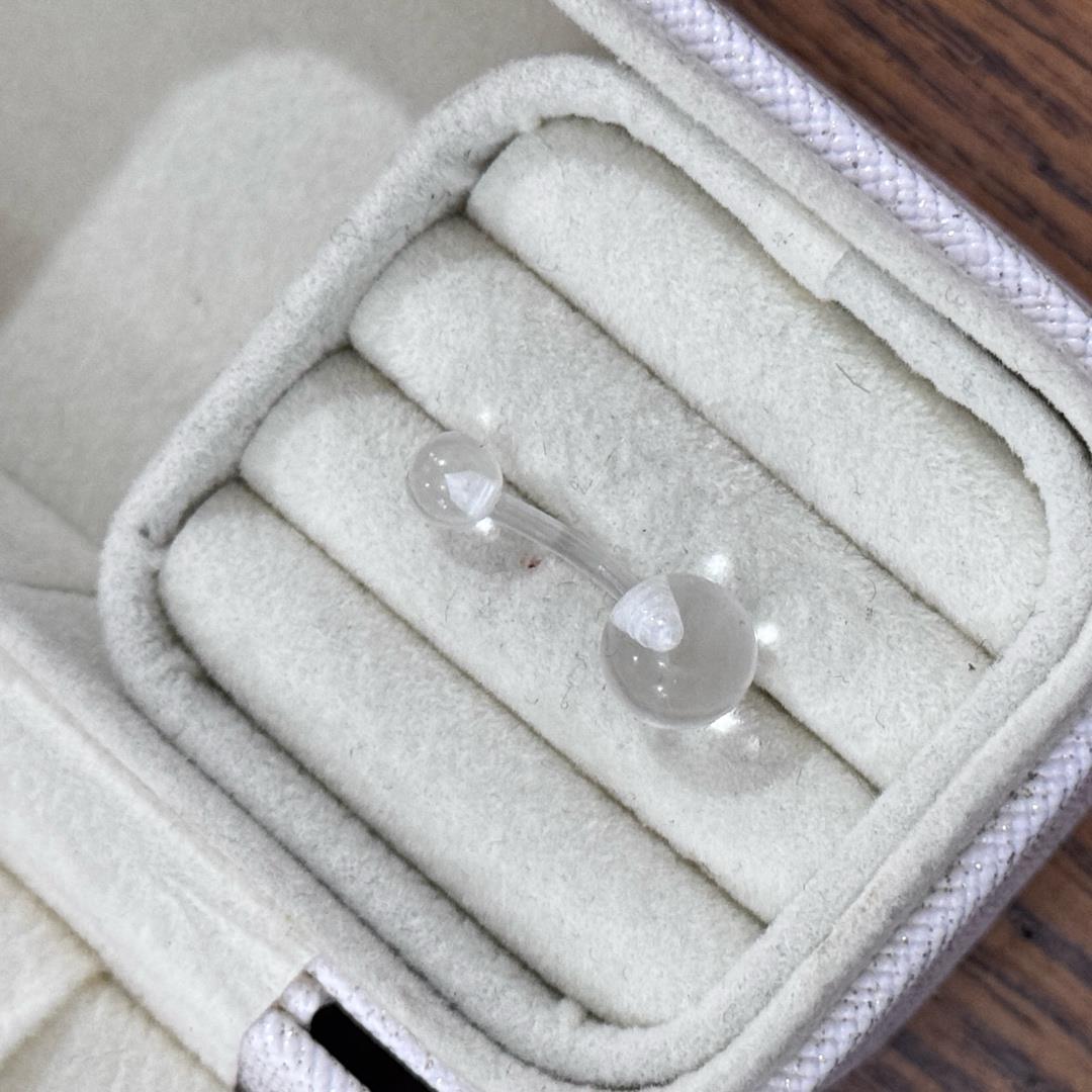 Khuyên rốn trong suốt._thumbnail_3