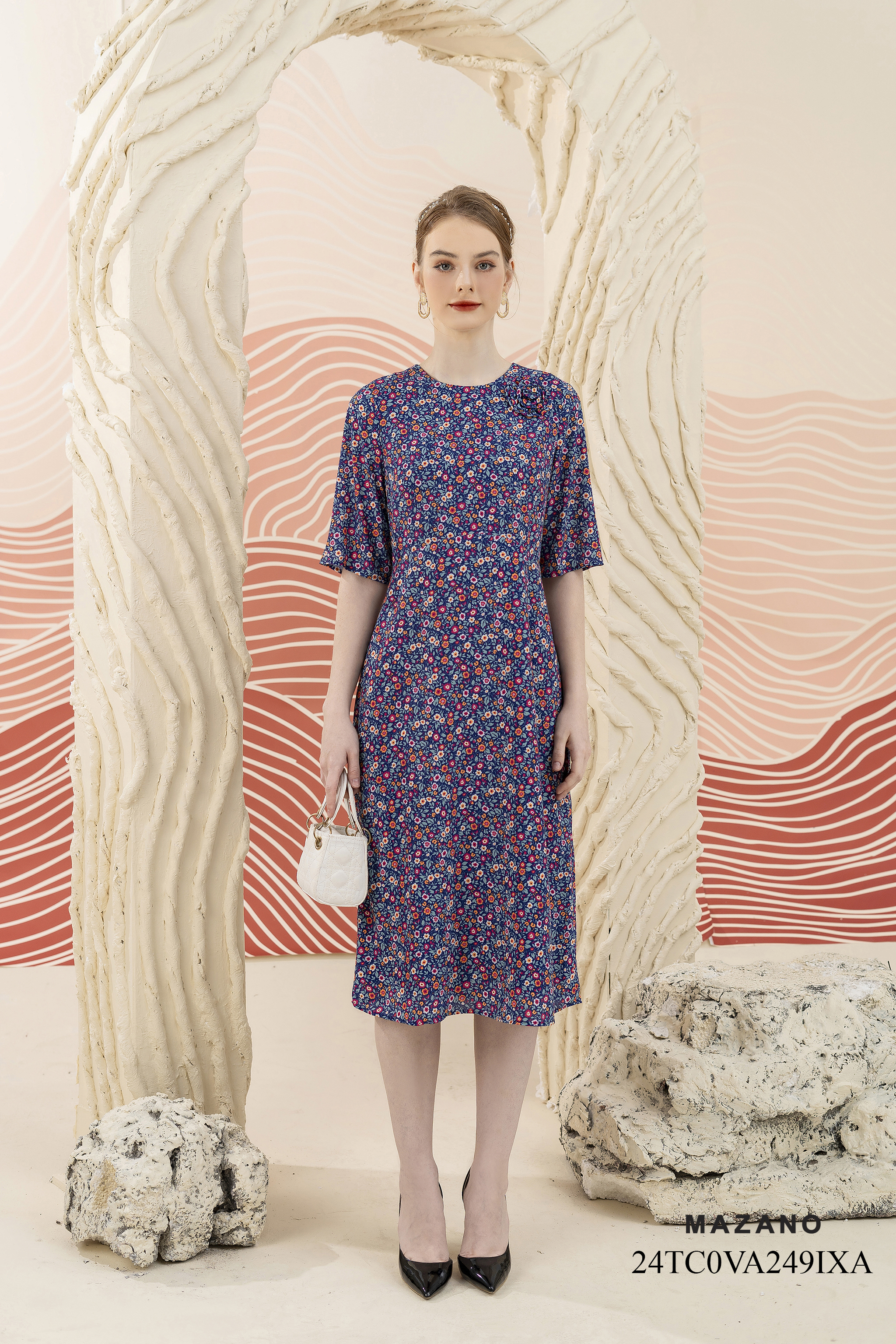 Váy Đầm Ôm Vải chiffon dày Hoạ tiết hoa nhí Cổ tròn Đính hoa thủ công Tay lỡ Dài đến bắp chân VA249IXA