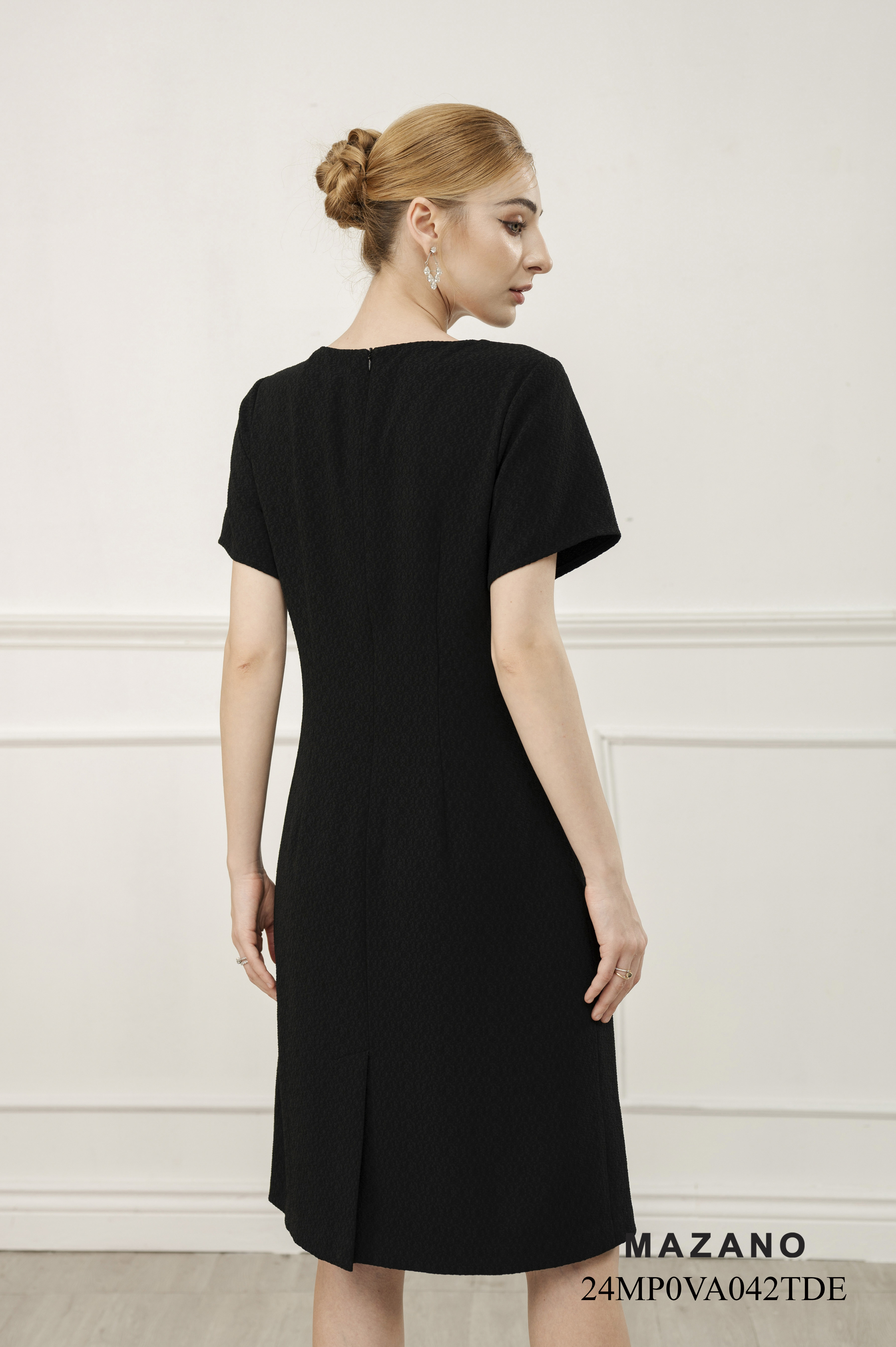 Đầm đen suông A nhẹ thêu hoa bố cục trang trí_thumbnail_3