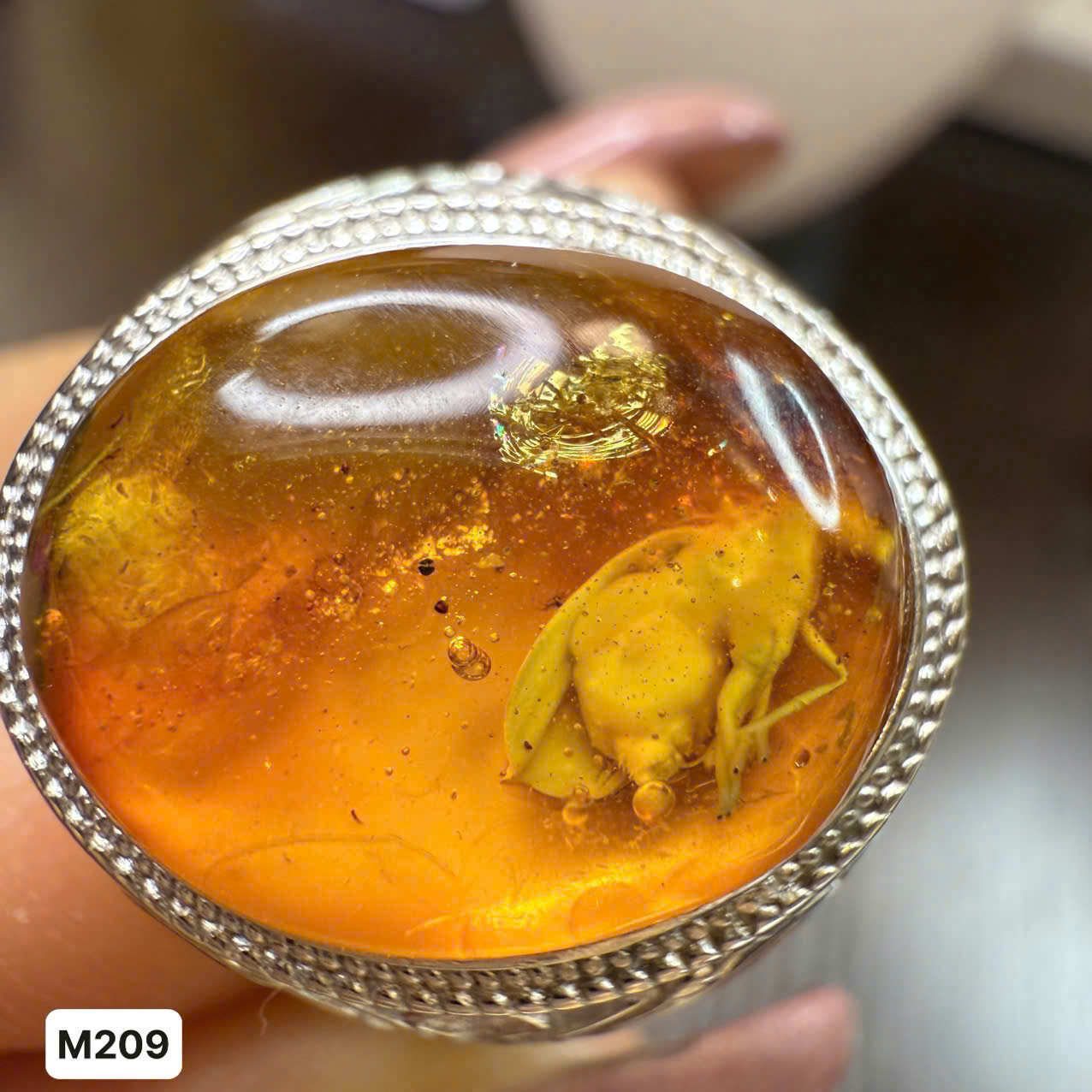 Nhẫn Côn Trùng Kết Trắng Đặc Biệt - M209