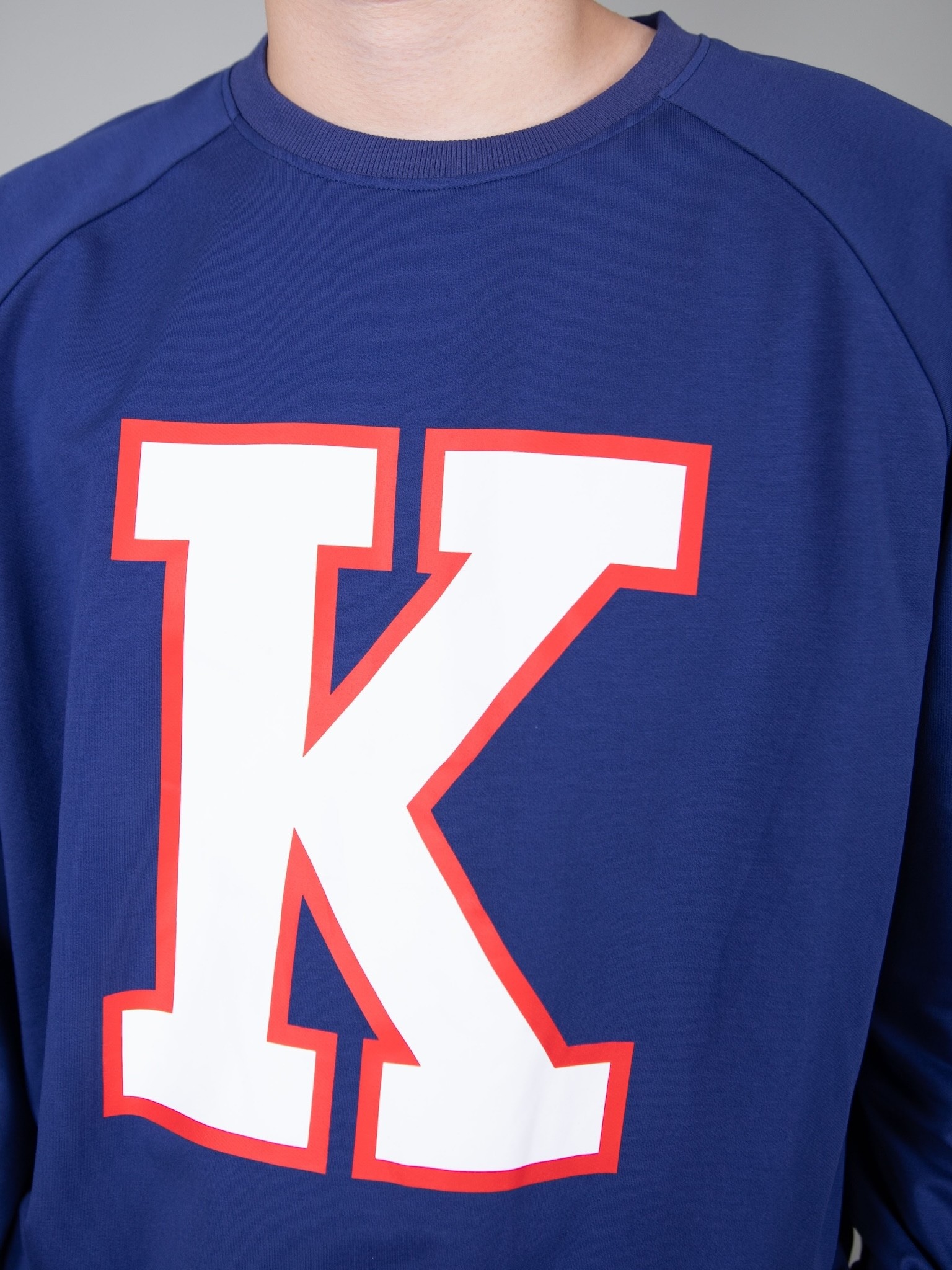 Áo nỉ cổ tròn màu xanh coban đậm in chữ_thumbnail_4