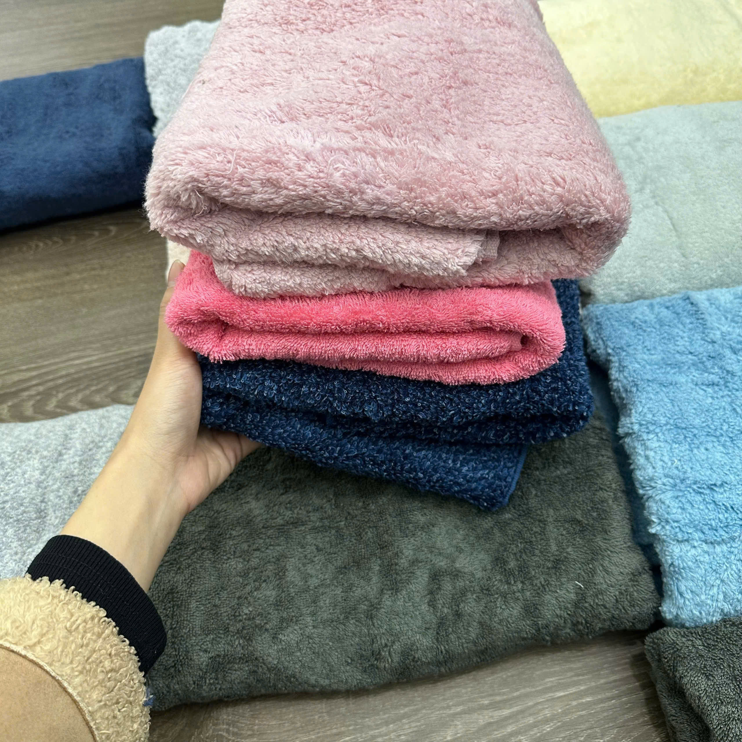 L118 - Khăn xuất Hàn ( sét 2 cái)_thumbnail_3