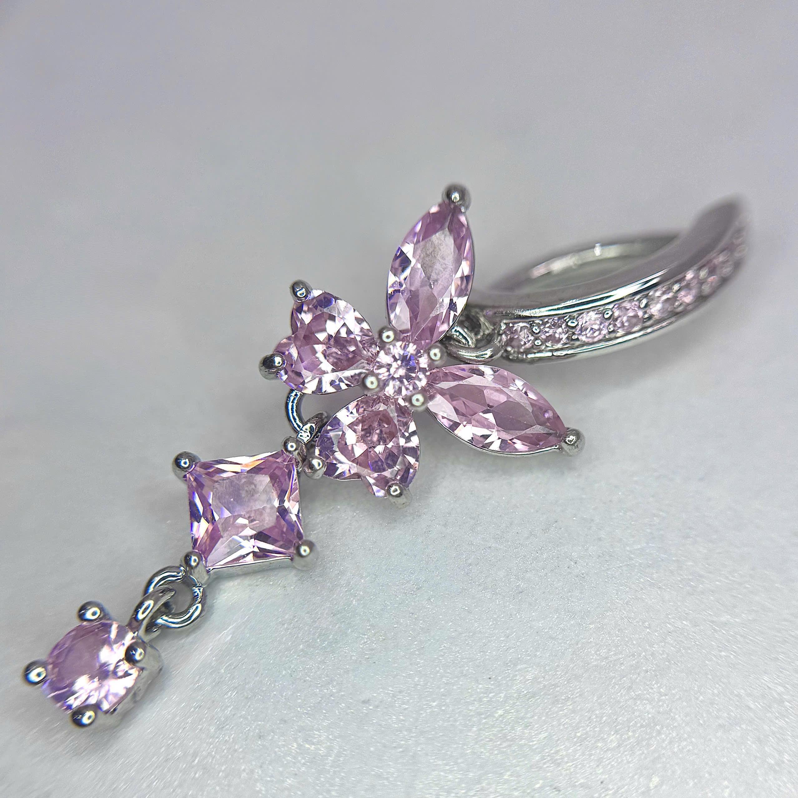 Rốn vòng đá hồng bướm rơi