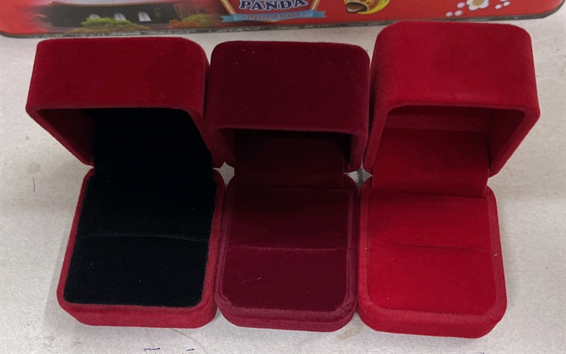 Hộp nhung chữ nhật đựng nhẫn