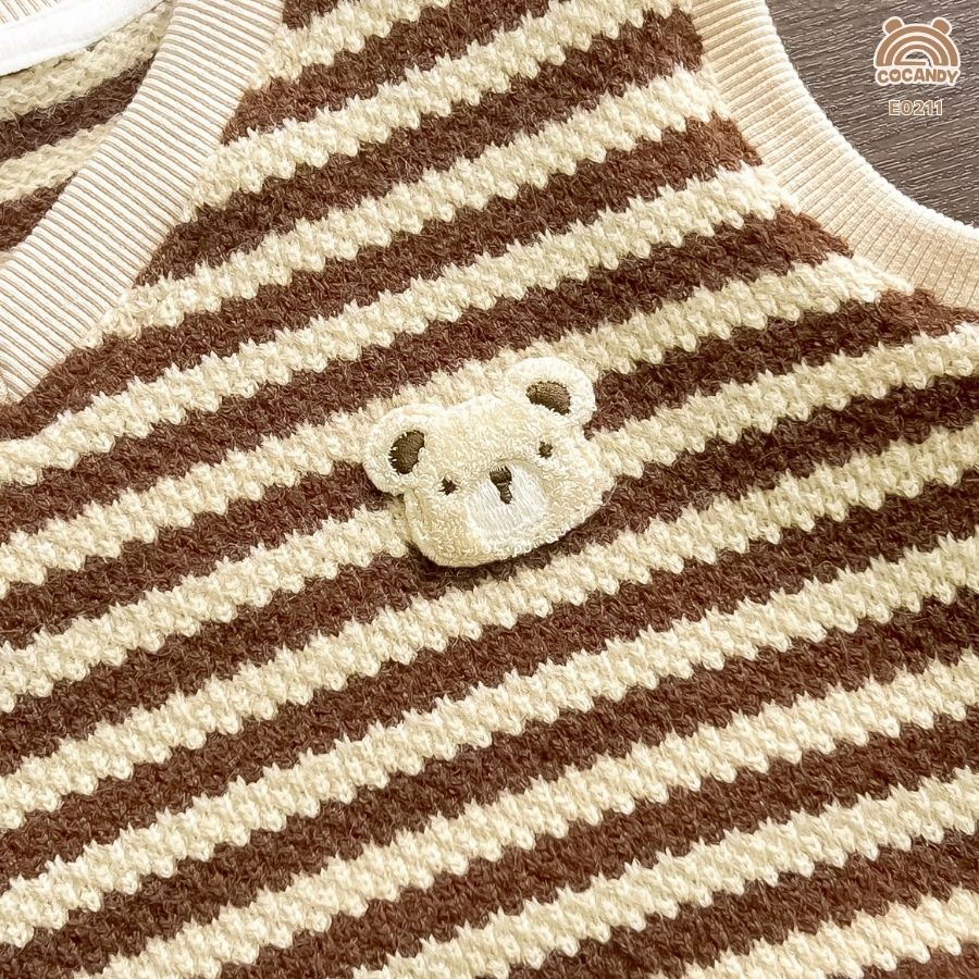 Áo gile kẻ NÂU BE thêu gấu_thumbnail_3