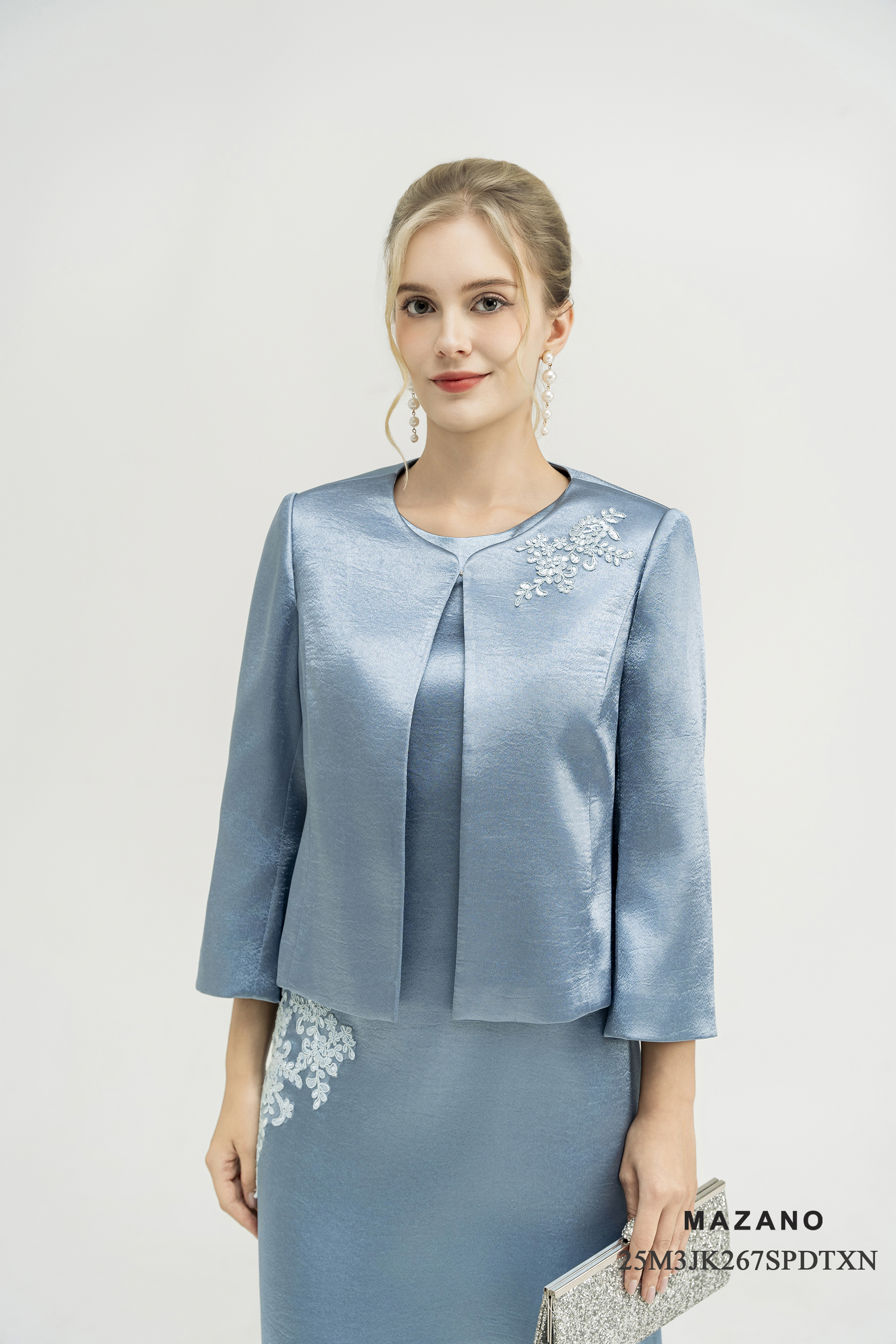 Áo khoác ngắn Suông Vải lụa dày Cổ tròn Đính ren thủ công Dài dưới eo