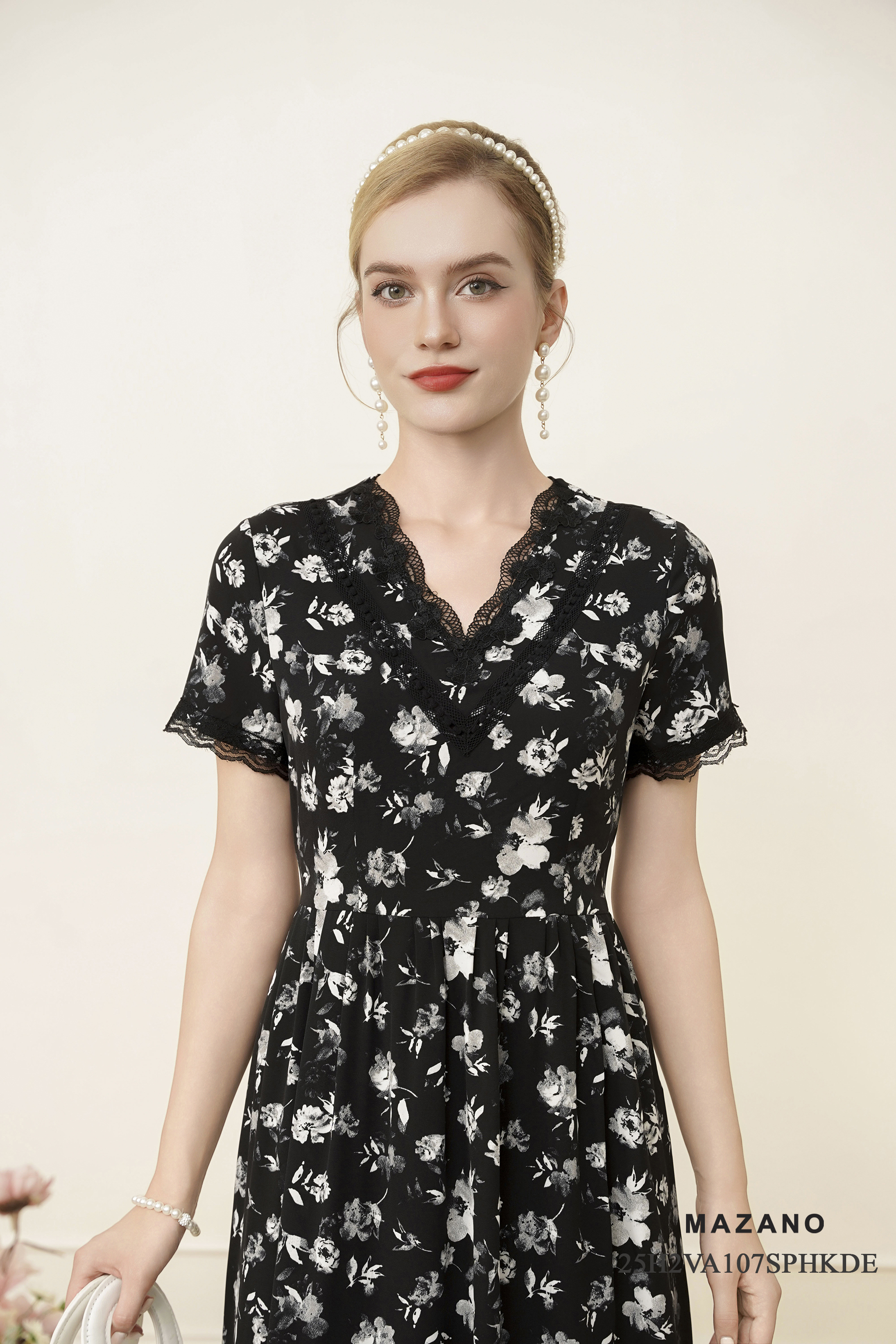 Váy Đầm Ôm Vải thô Hoạ tiết hoa trắng nền đen Cổ V Đính ren Tay ngắn Dài qua bắp chân_thumbnail_3