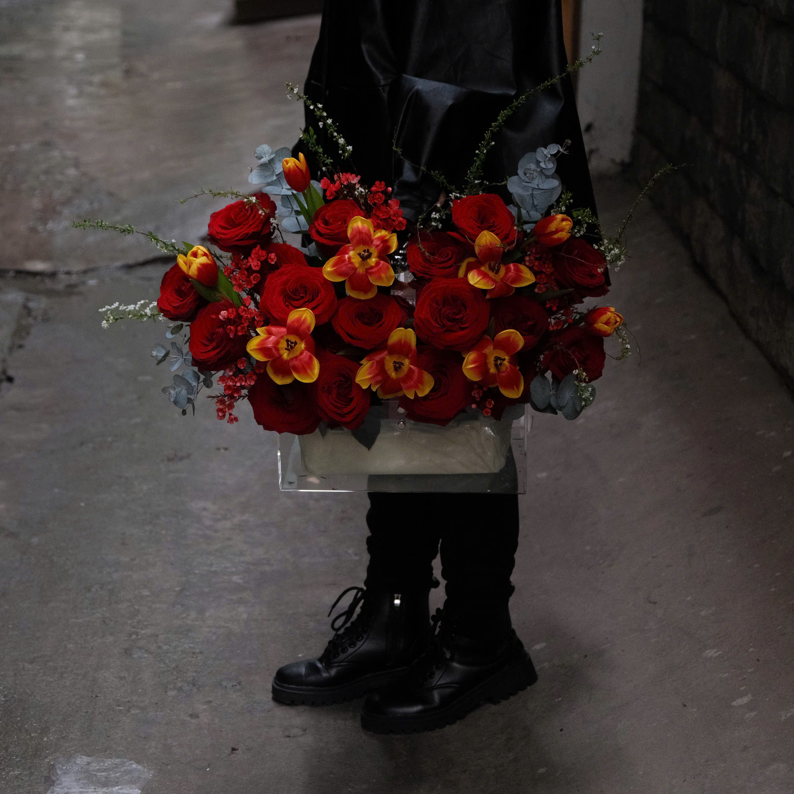 Giỏ Mica hồng đỏ mix tulip - Size L_thumbnail_3