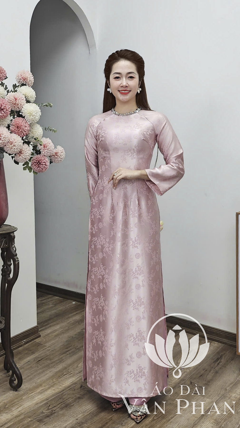 A3168 áo dài cổ khít tay loe dài gấm hồng như ngọc_thumbnail_2