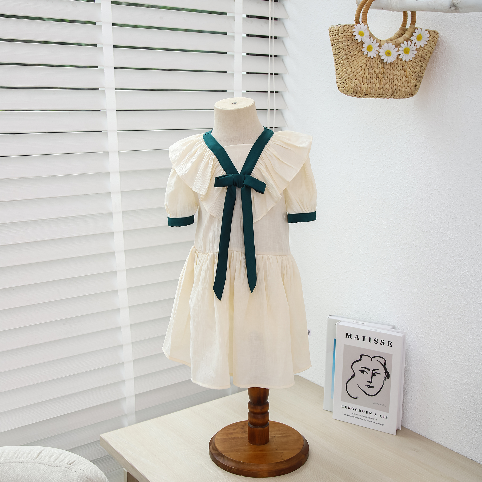 Váy xuông cổ vê phối_thumbnail_0