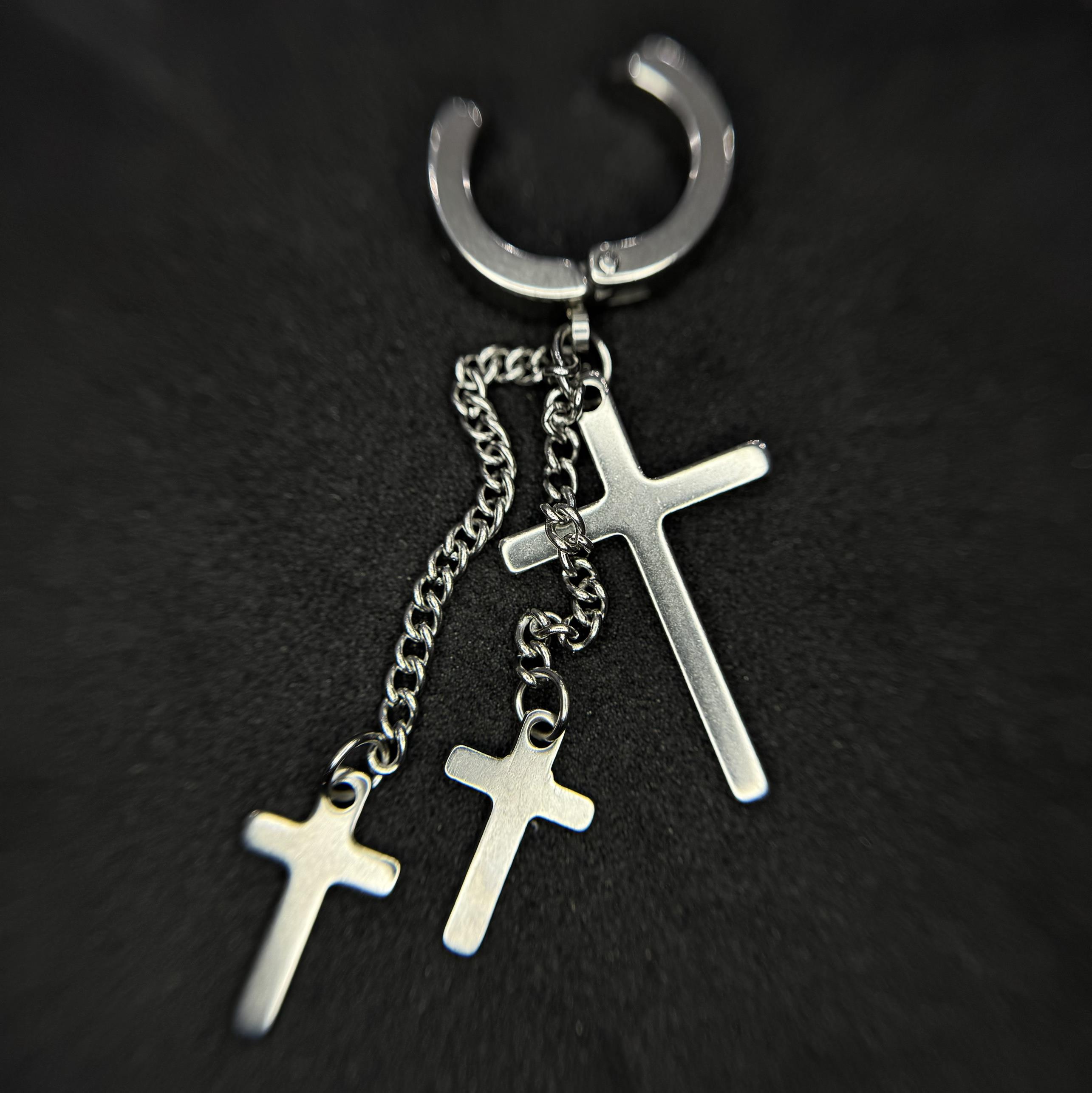 khuyên kẹp giả ba dây xích thánh giá rơi tòn ten chất lừ