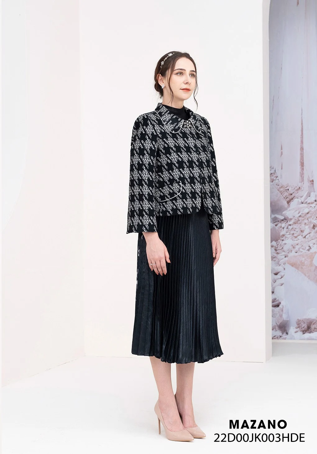 Áo khoác ngắn dạ tweed đen kẻ sọc_thumbnail_2