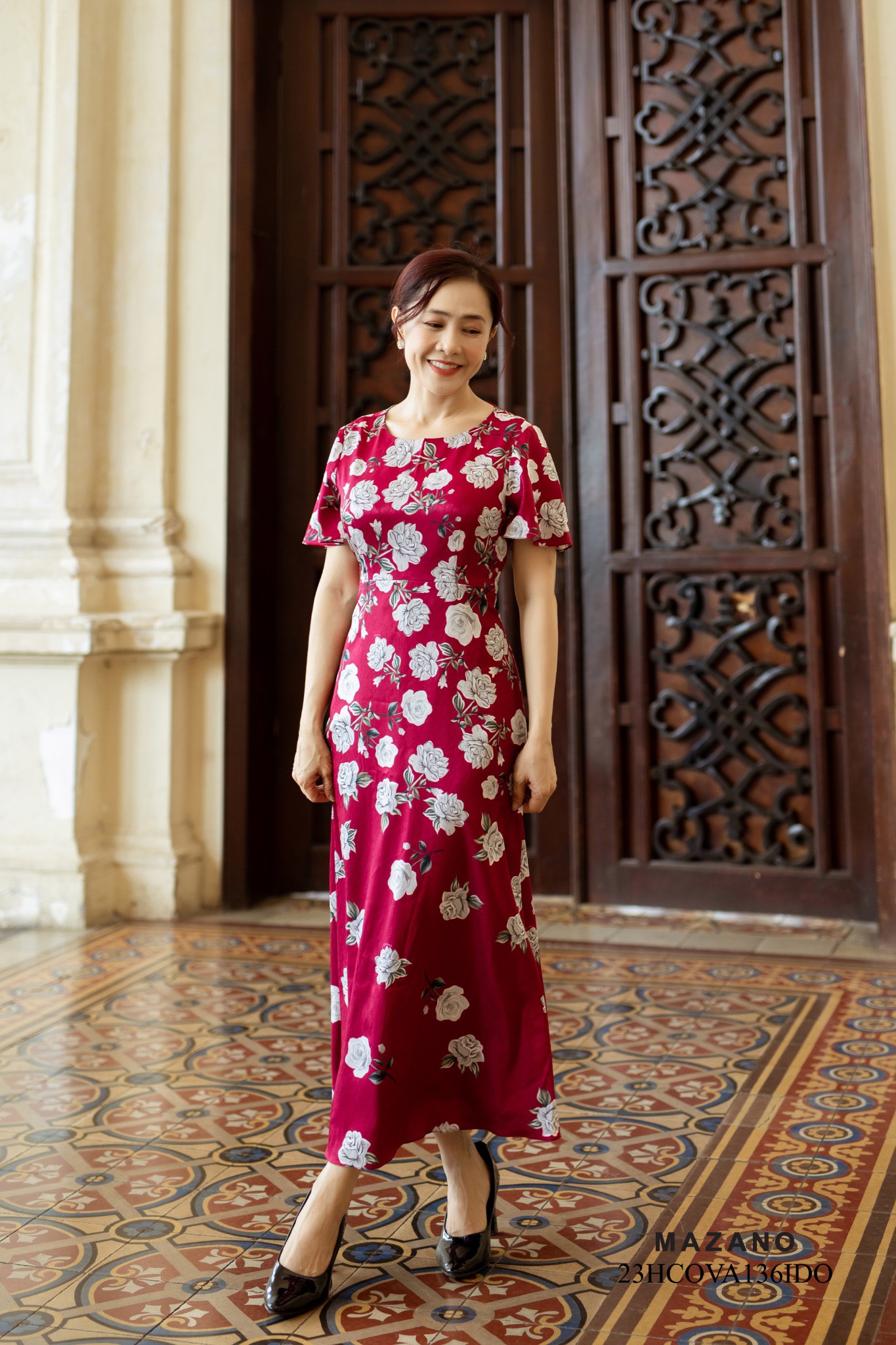 Đầm lụa đỏ vân gỗ in hoa hồng trắng_thumbnail_2