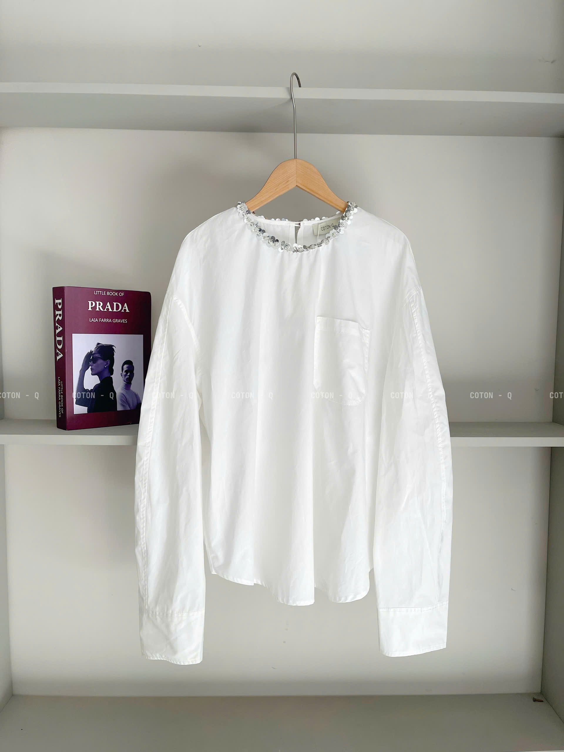 Áo tay dài trắng đính viền cổ_thumbnail_5