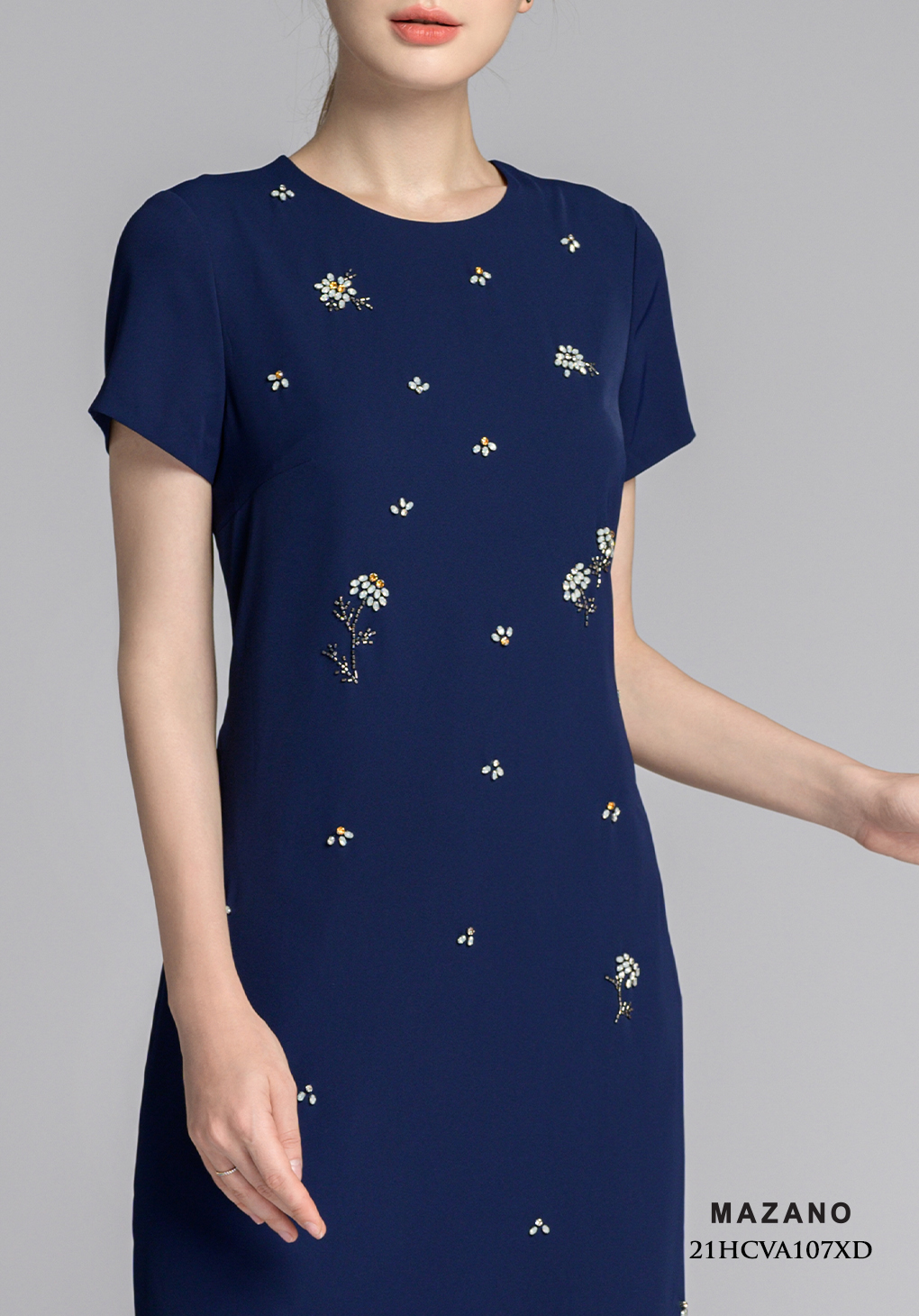 Váy xanh suông nhẹ đính đá cách điệu_thumbnail_4