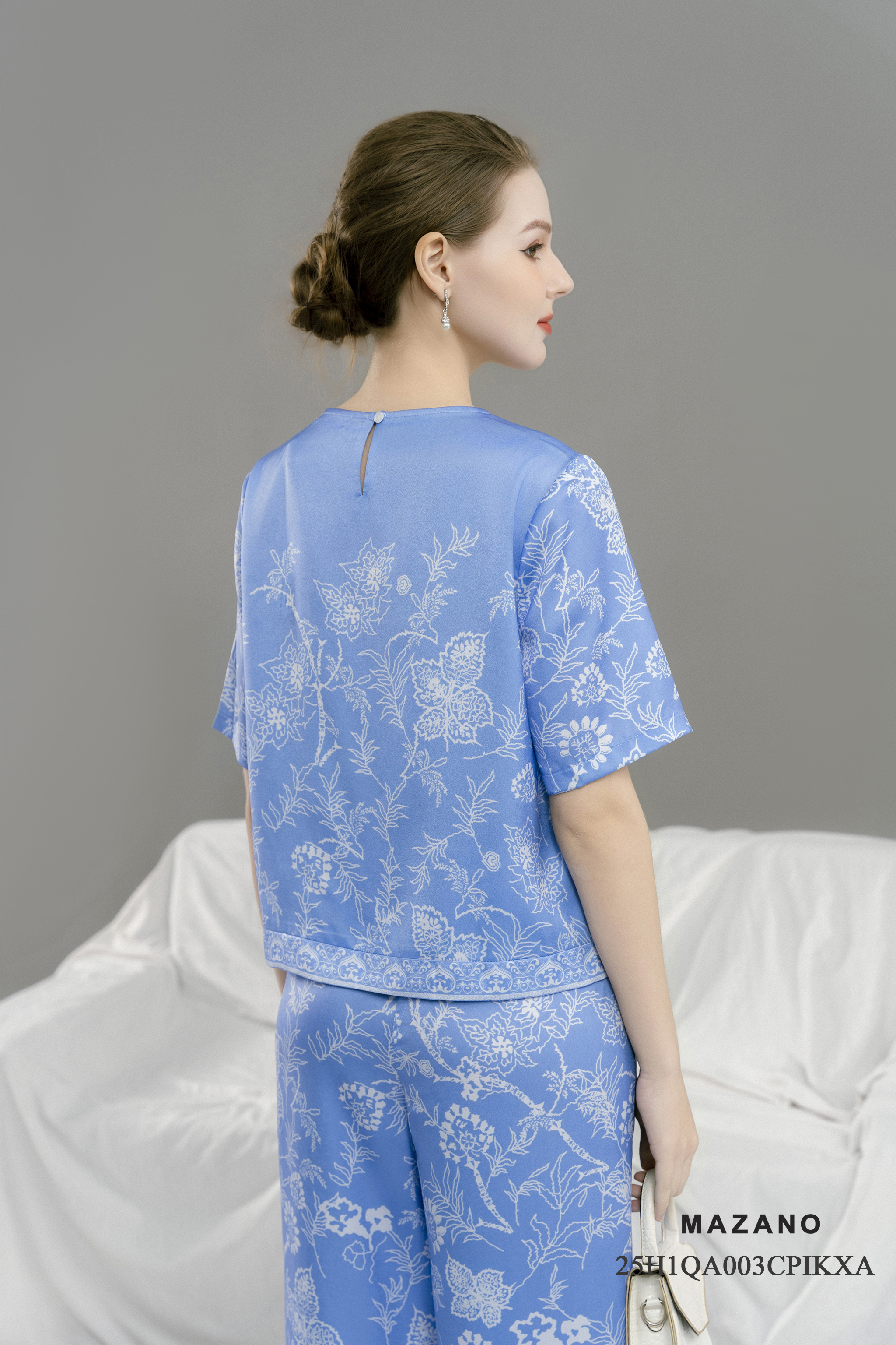 Bộ Quần và Áo suông Vải lụa Họa tiết in hoa bố cục  Cổ tròn Tay ngăn Dài quần tới mắt cá chân - QA003IXA