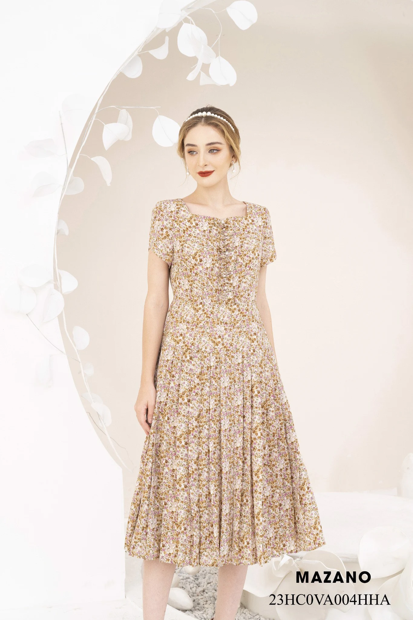 Đầm cổ vuông chân váy xếp ly