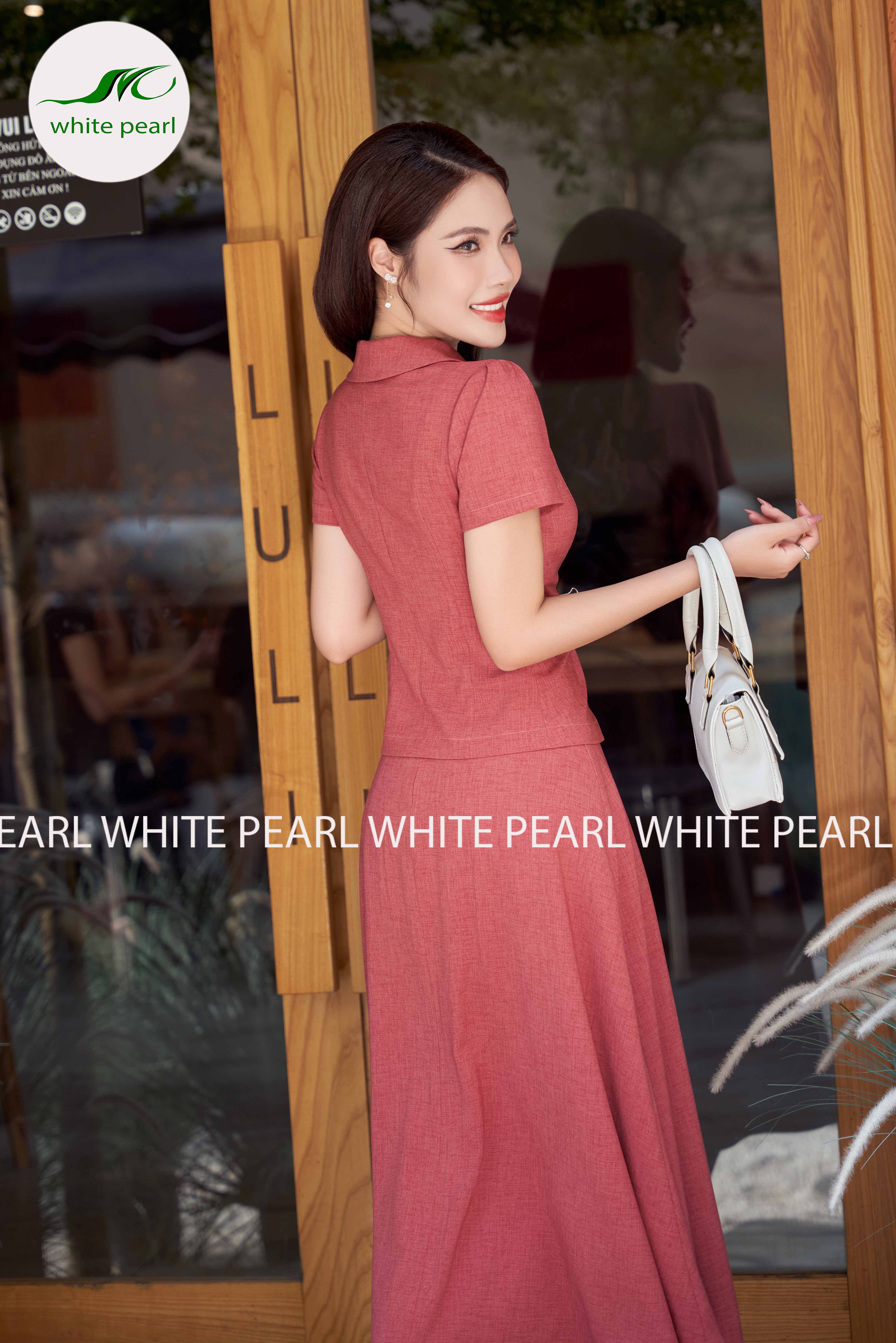Áo ký giả cổ sam đính hoa màu hồng kết hợp chân váy xòe thời trang công sở White Pearl_thumbnail_2