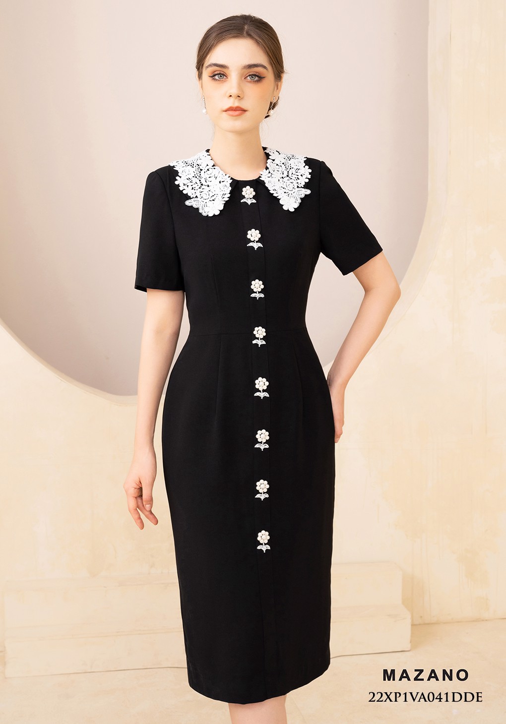 Đầm đen đính đá phối cổ ren_thumbnail_0