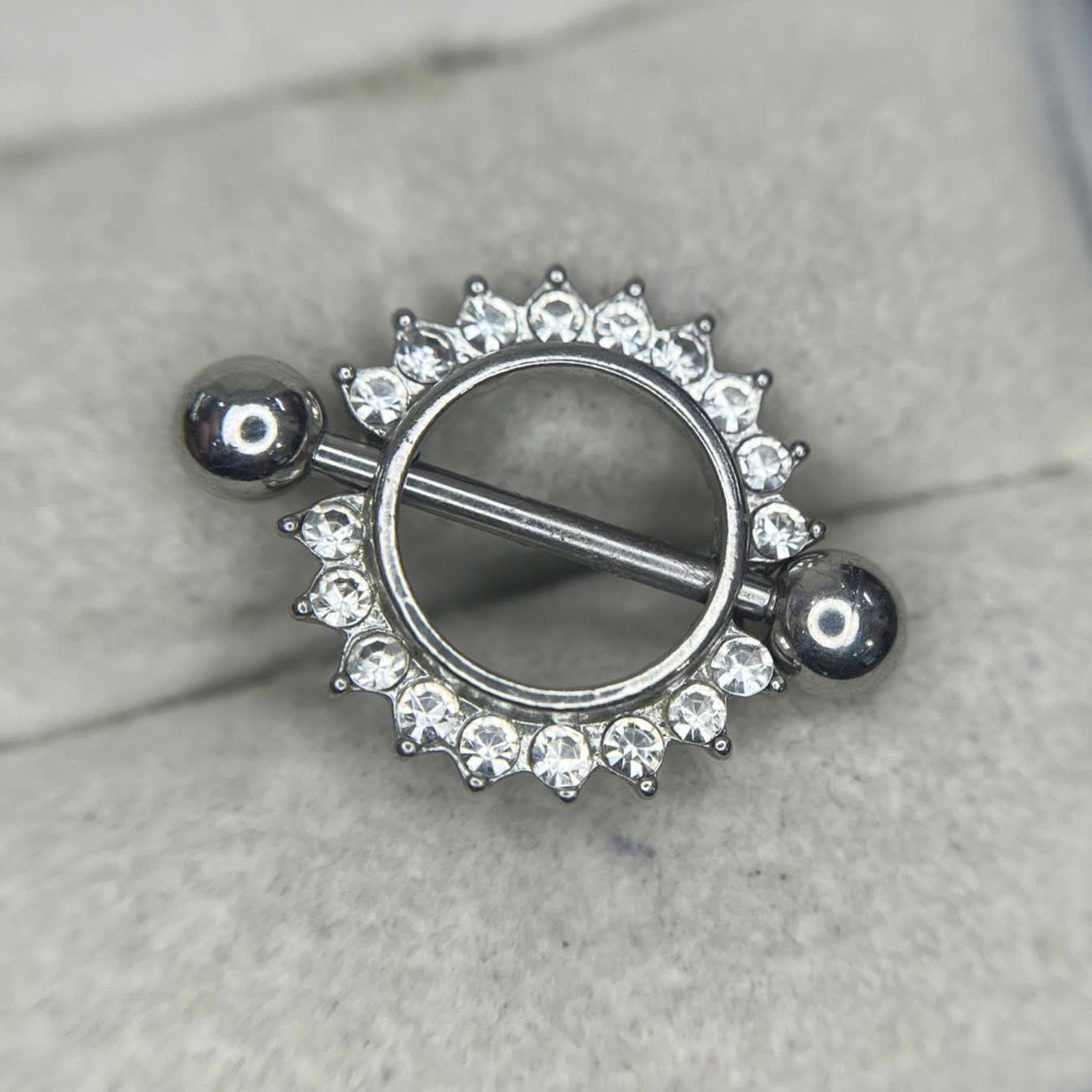 Khuyên Ti hình hoa hướng dương đính kim cương xung quanh._thumbnail_1