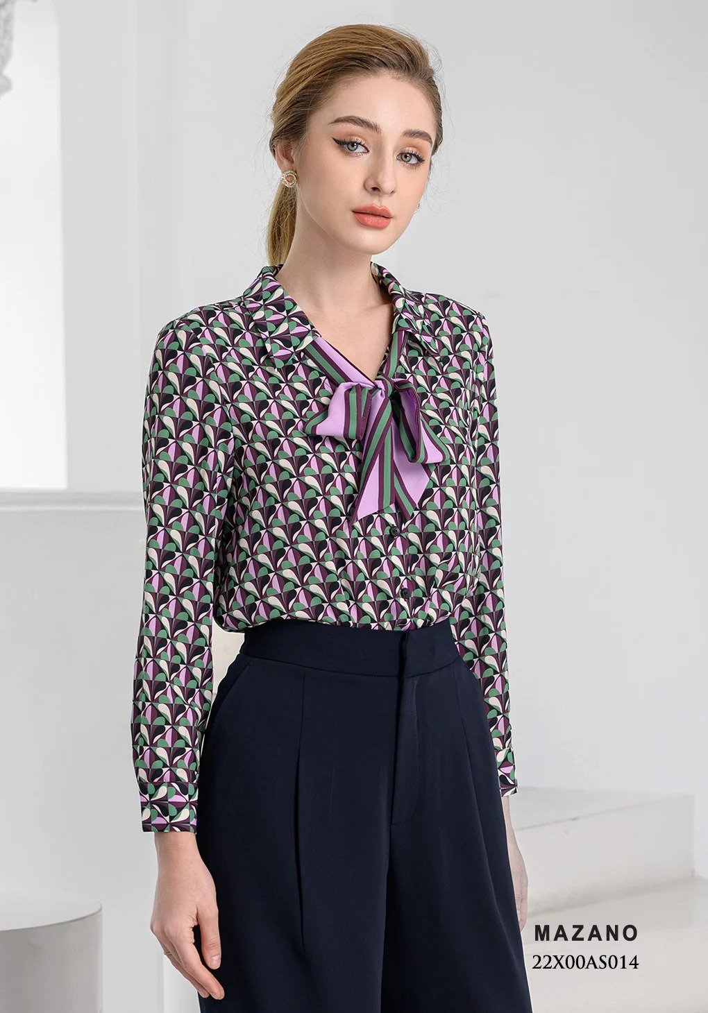 Áo sơ mi phối nơ kẻ dài tay