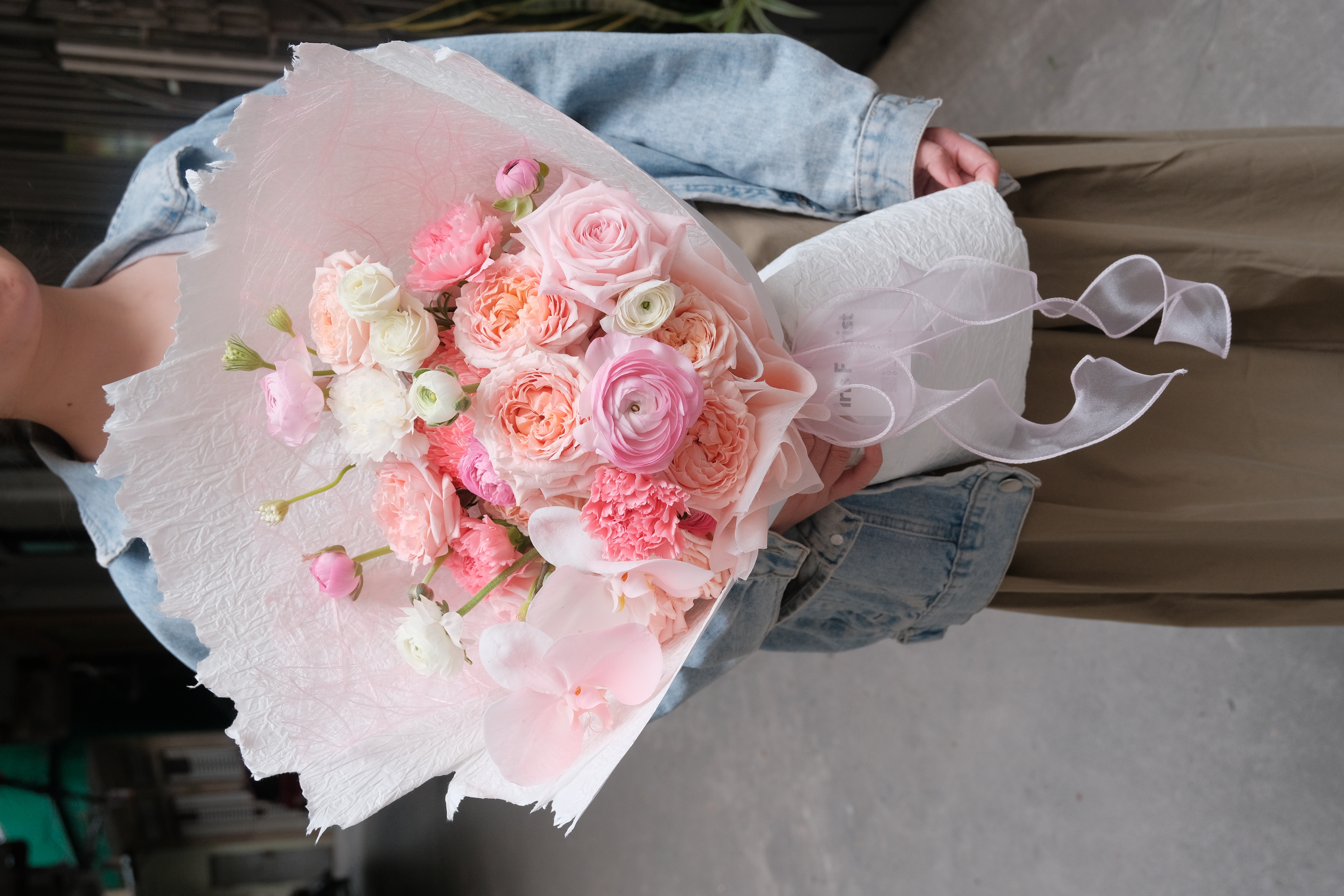 Bó hoa mix Tone hồng (mao lương, hồng chùm latte, lan hồ điệp)