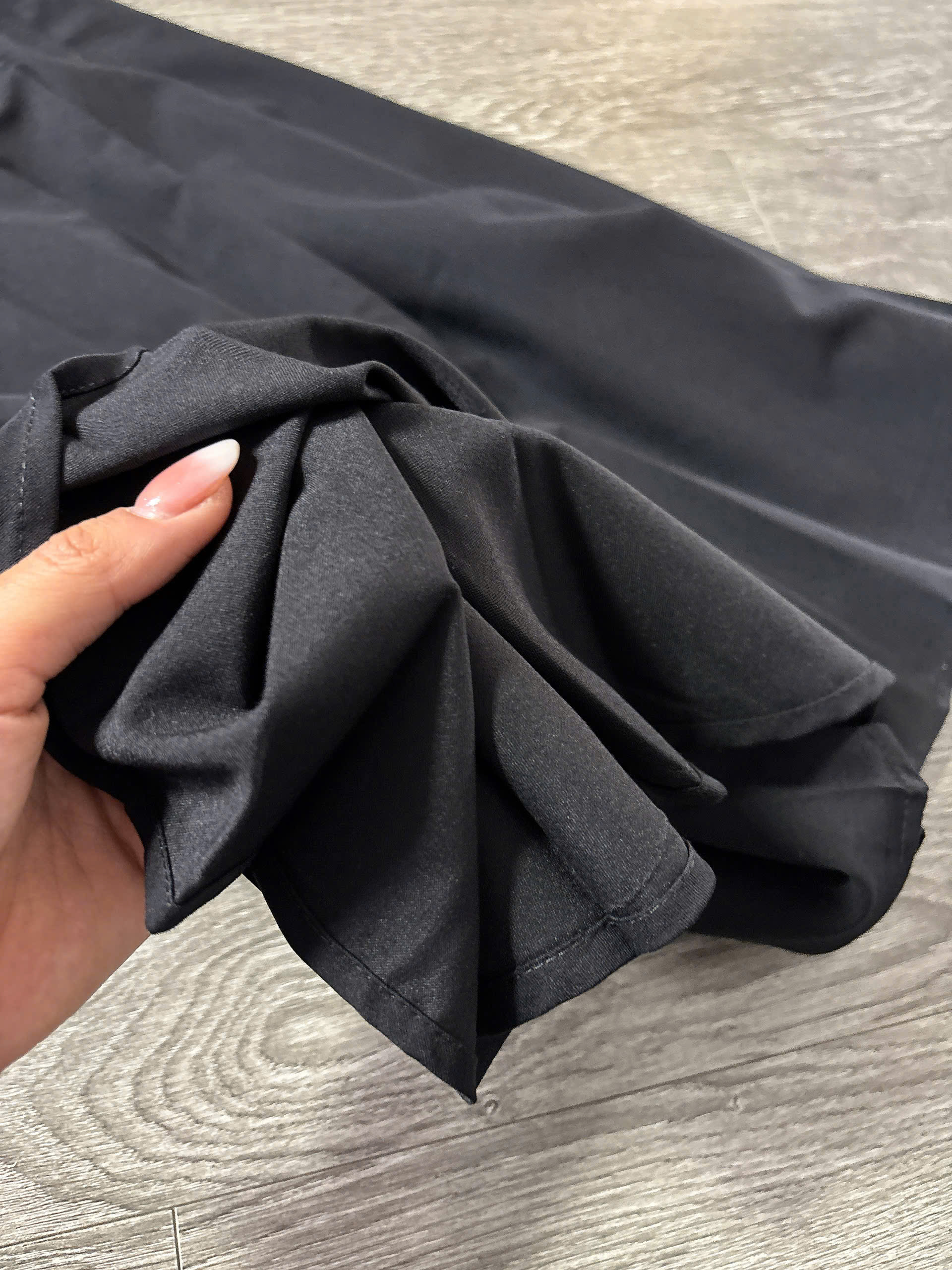 H54 CHÂN VÁY XẾP LY ĐEN_thumbnail_9